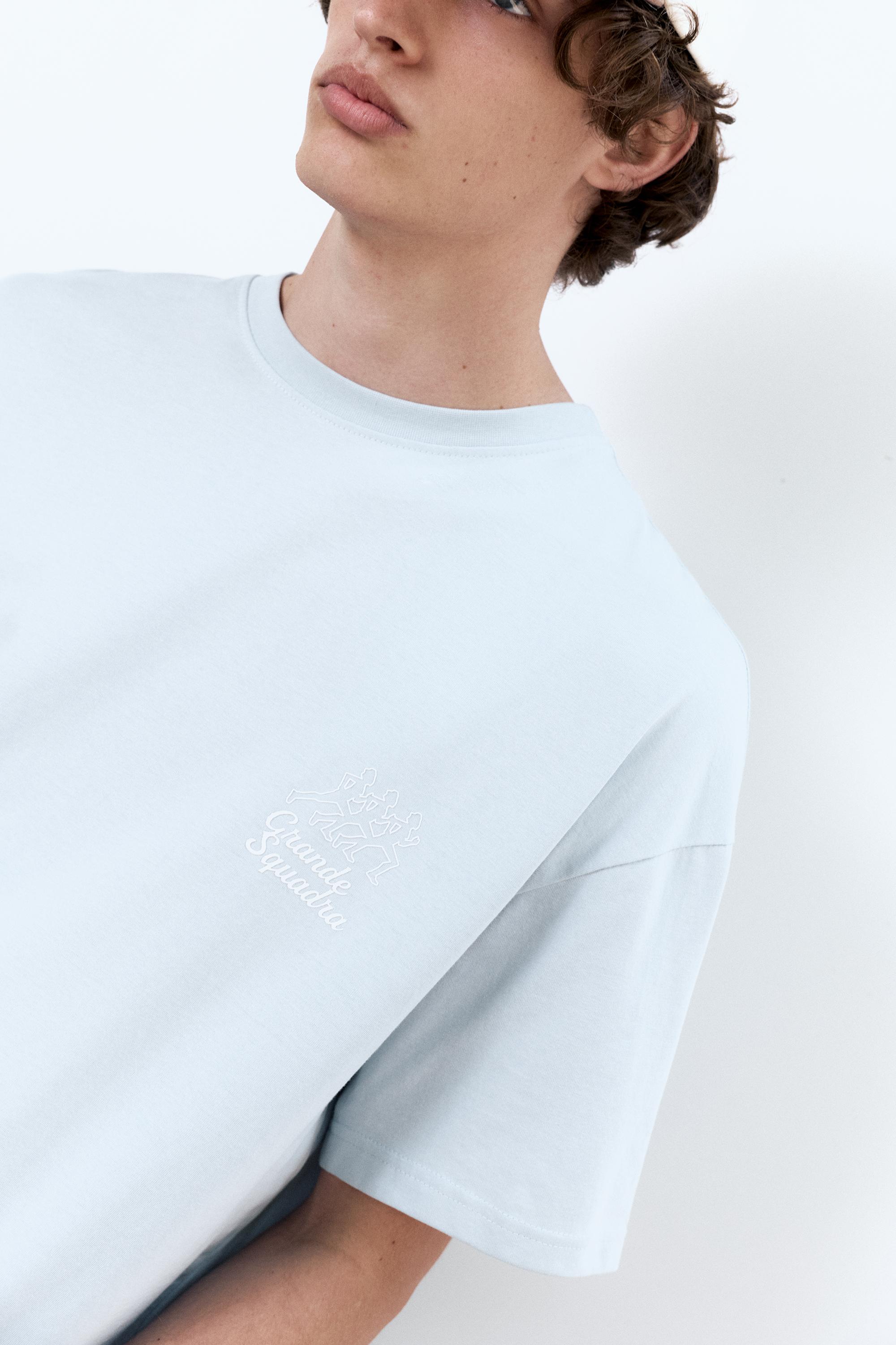 Boxy-fit T-shirt with graphic — Pale blue