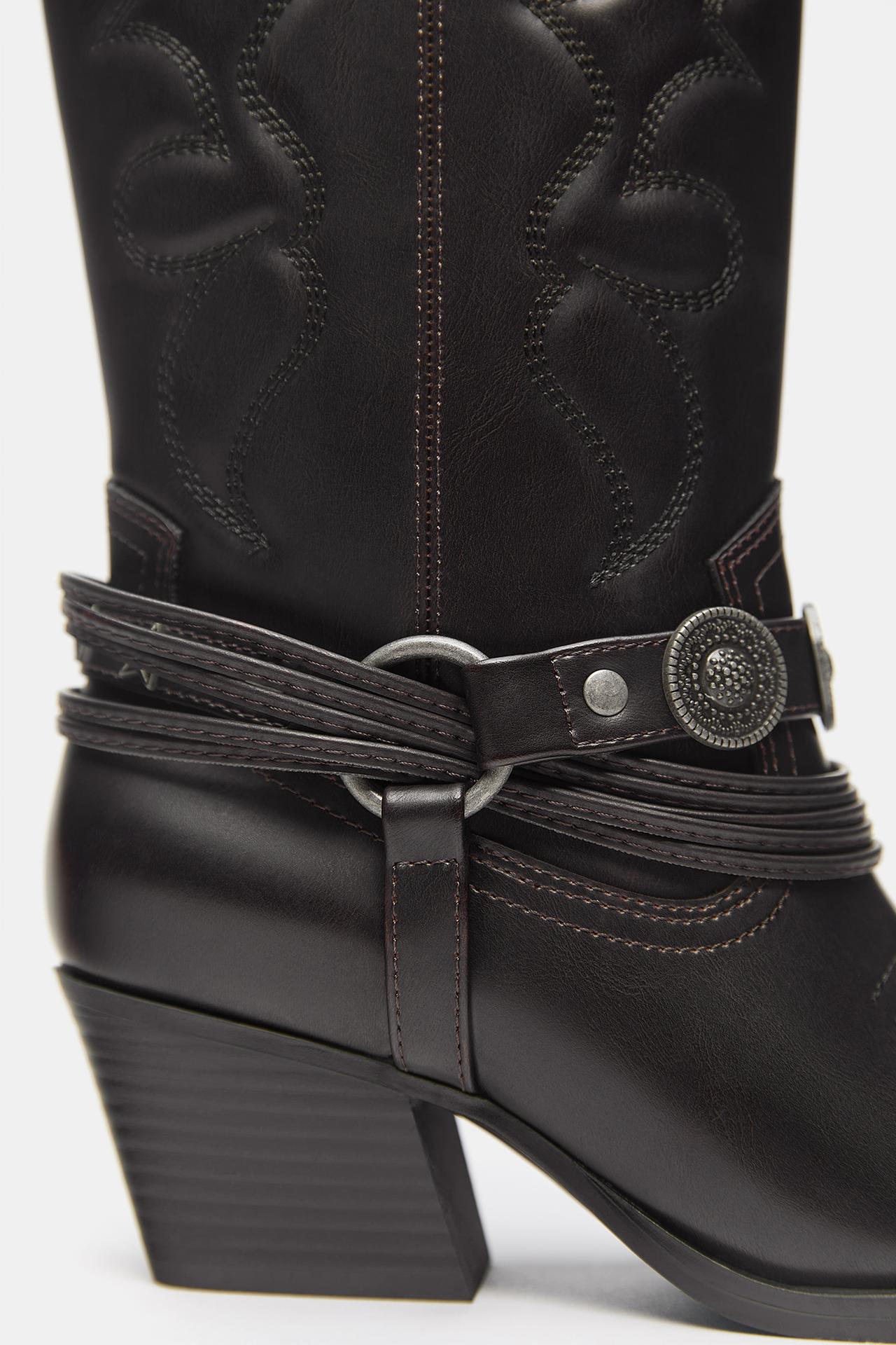 Cowboy boots with metal details — Burgundy