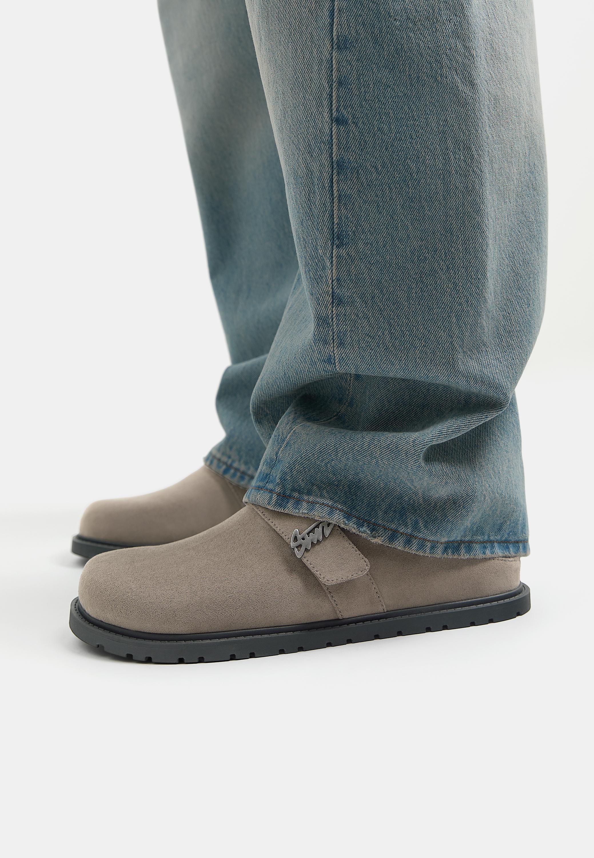 Clogs with STWD buckle — Grey