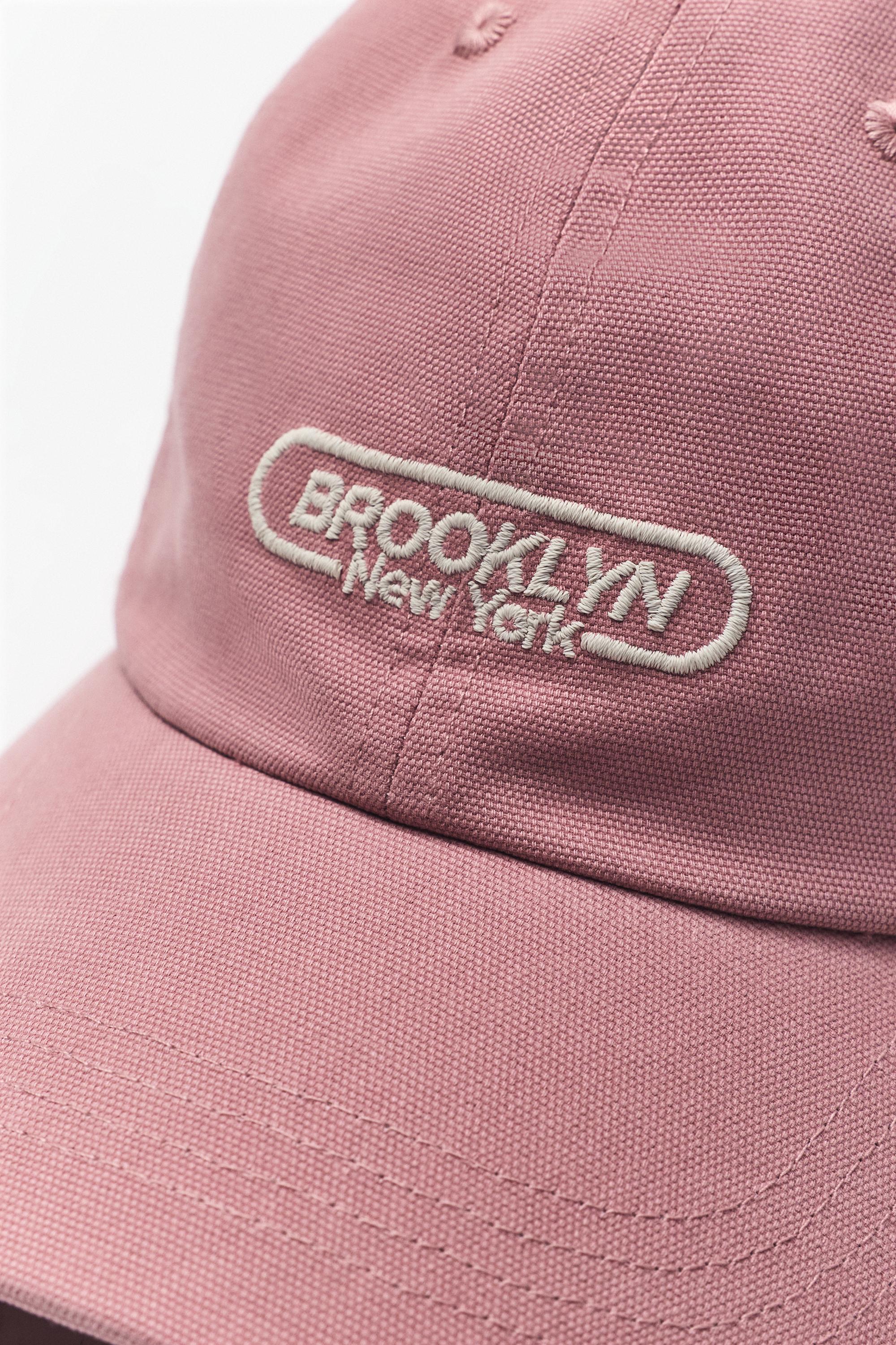 Embroidered Brooklyn cap — Pink