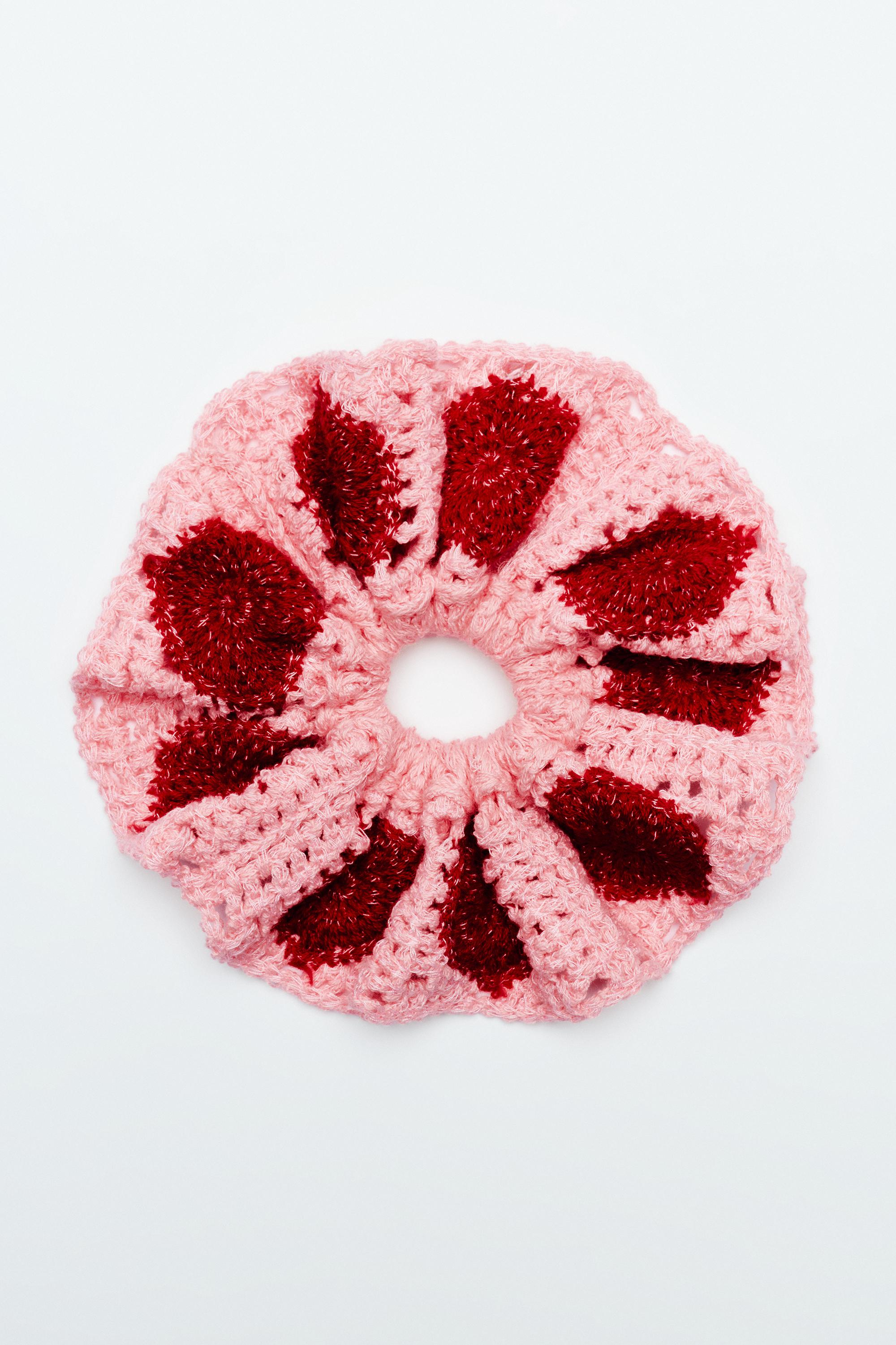 Crochet heart scrunchie — Pink