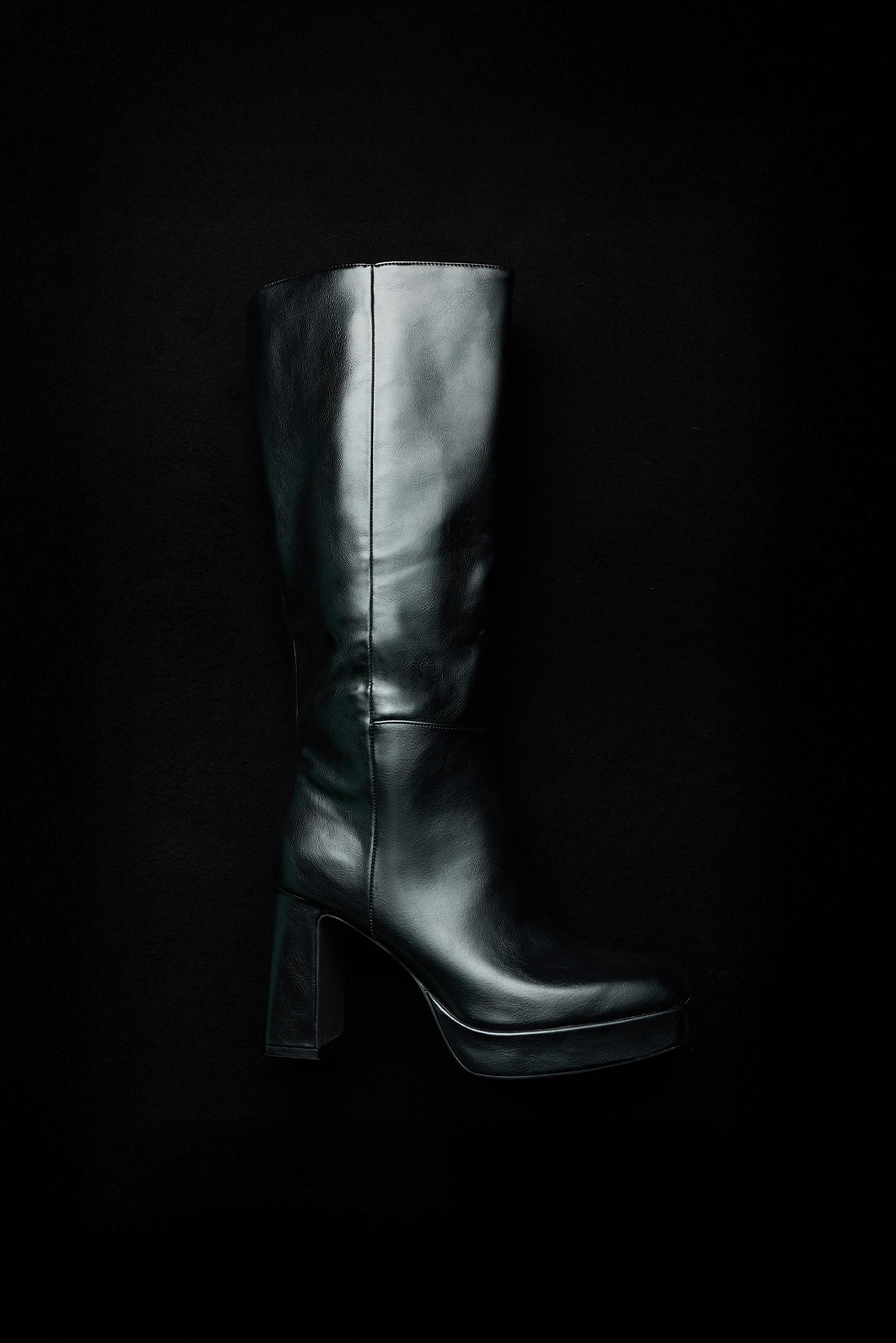 High-heel platform boots — Black