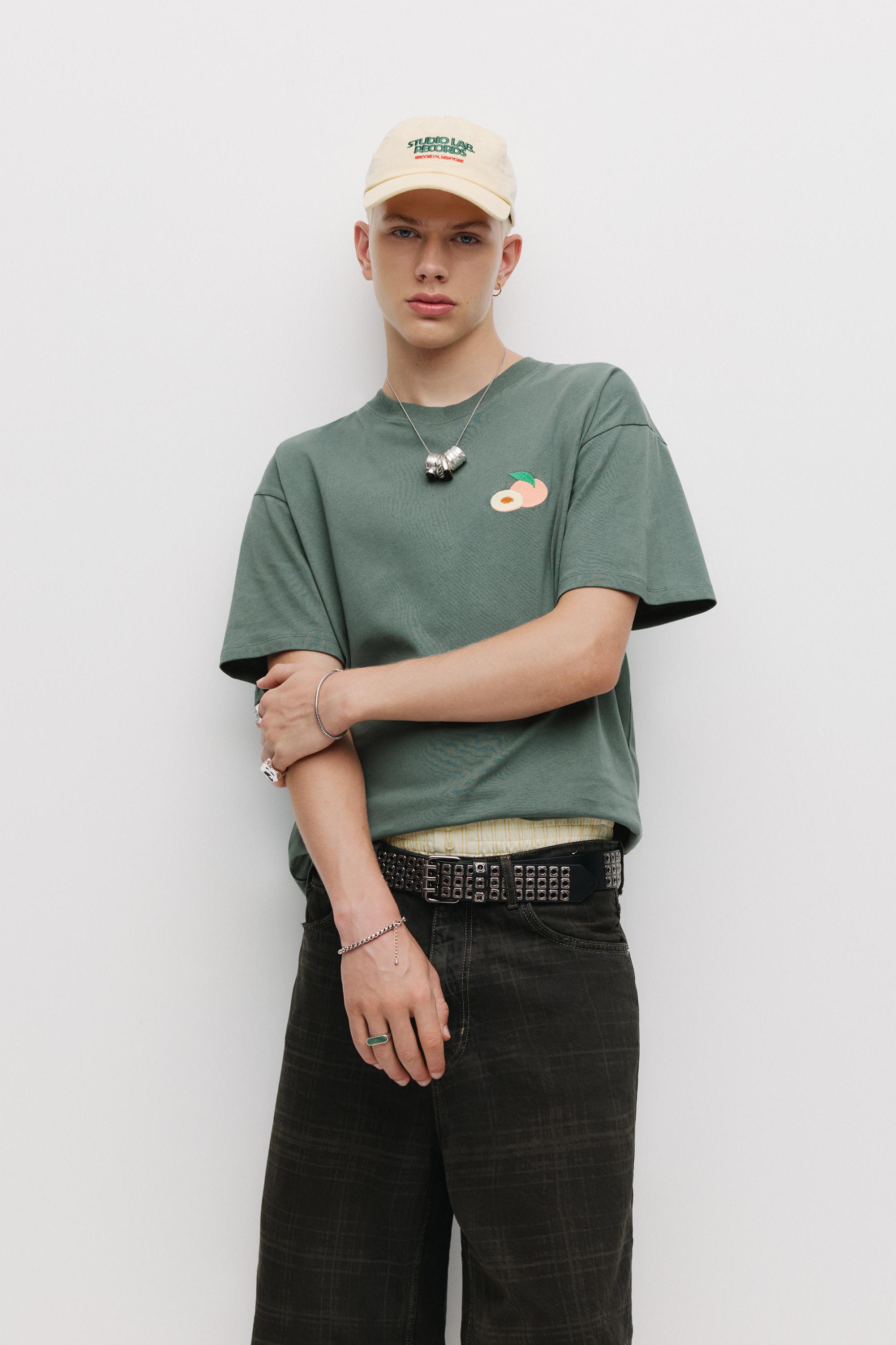 T-Shirt Mit Pfirsich-Grafik