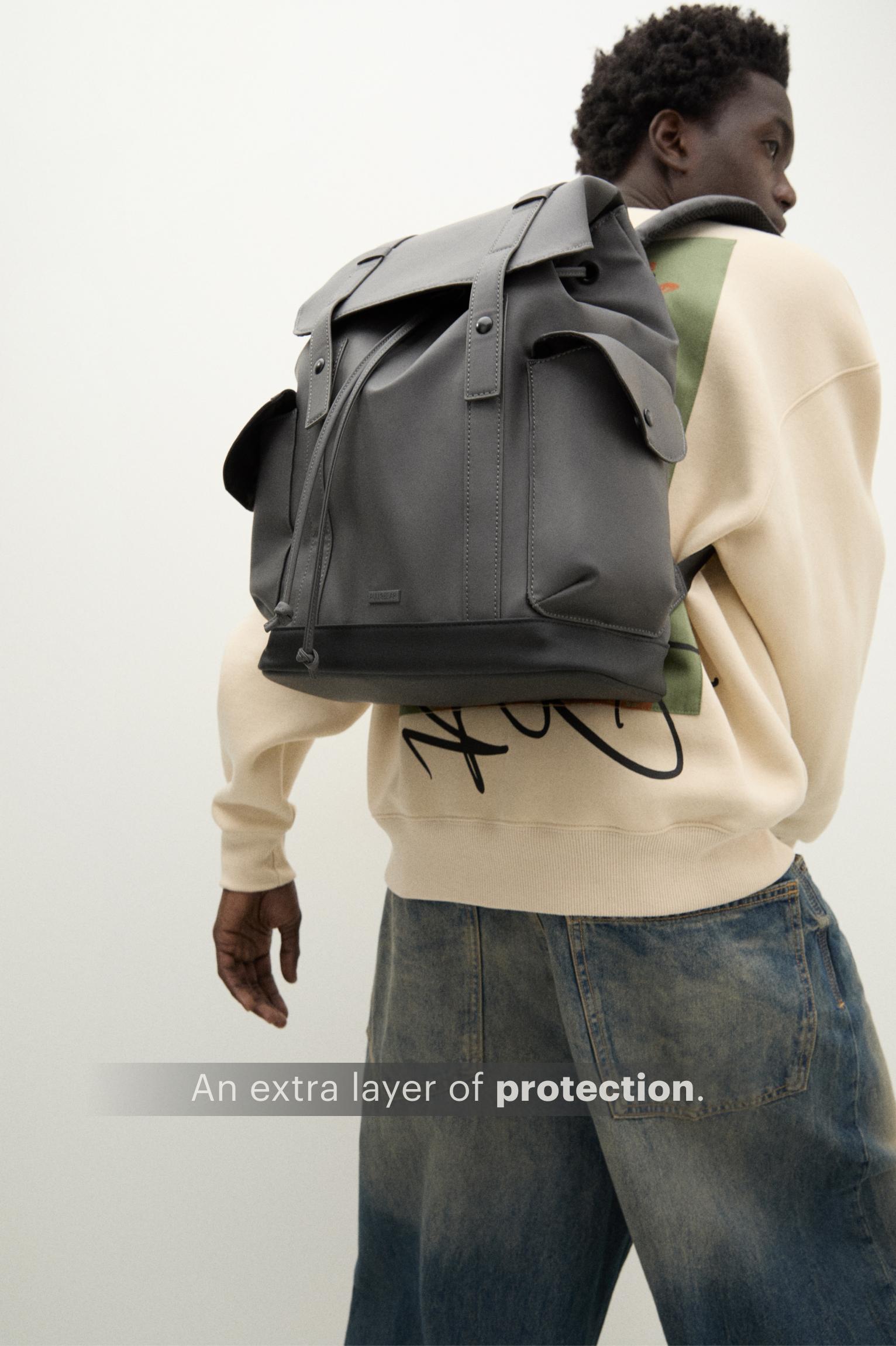 mochilas hombre pull and bear