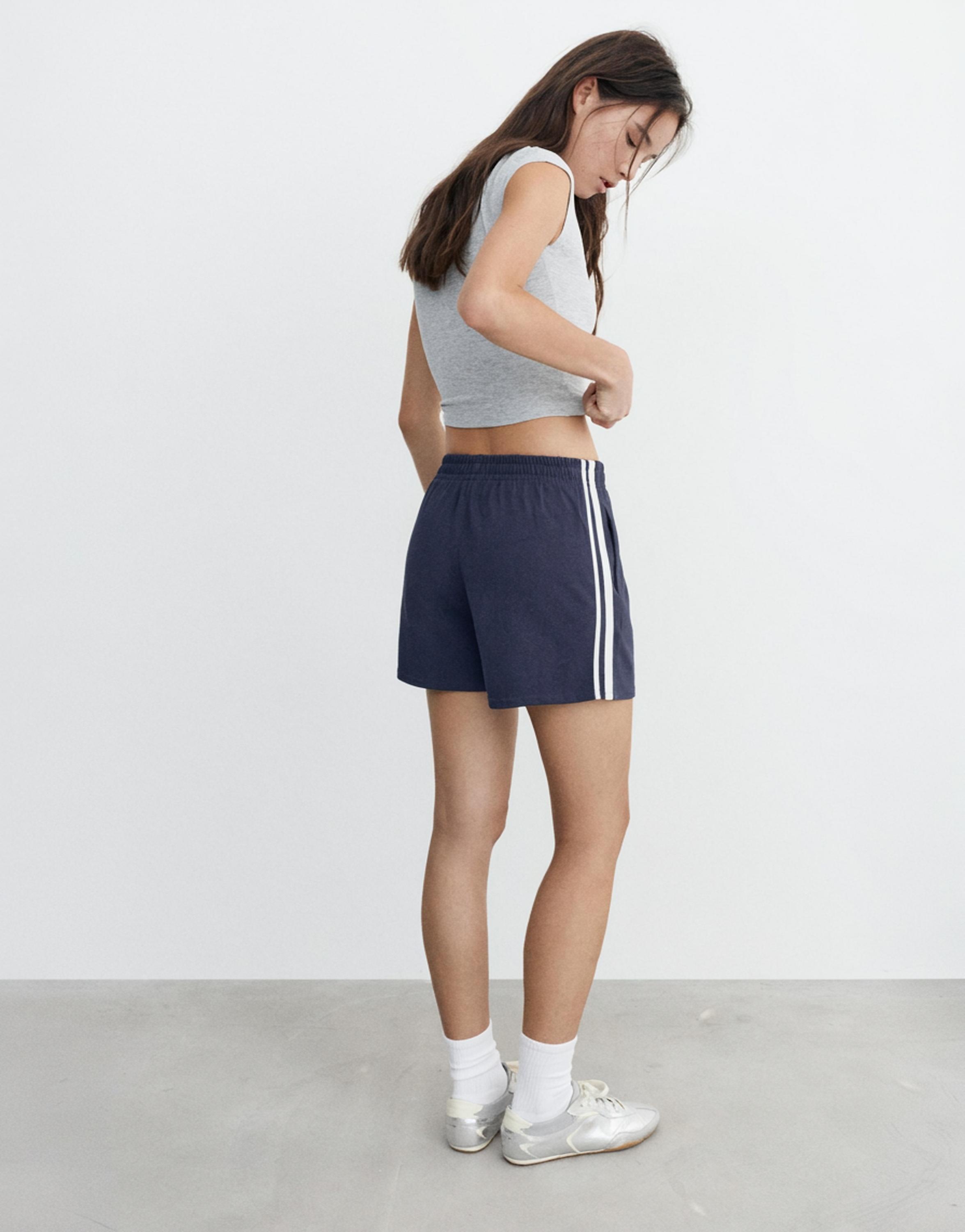 Sports shorts with side stripes — Dark navy