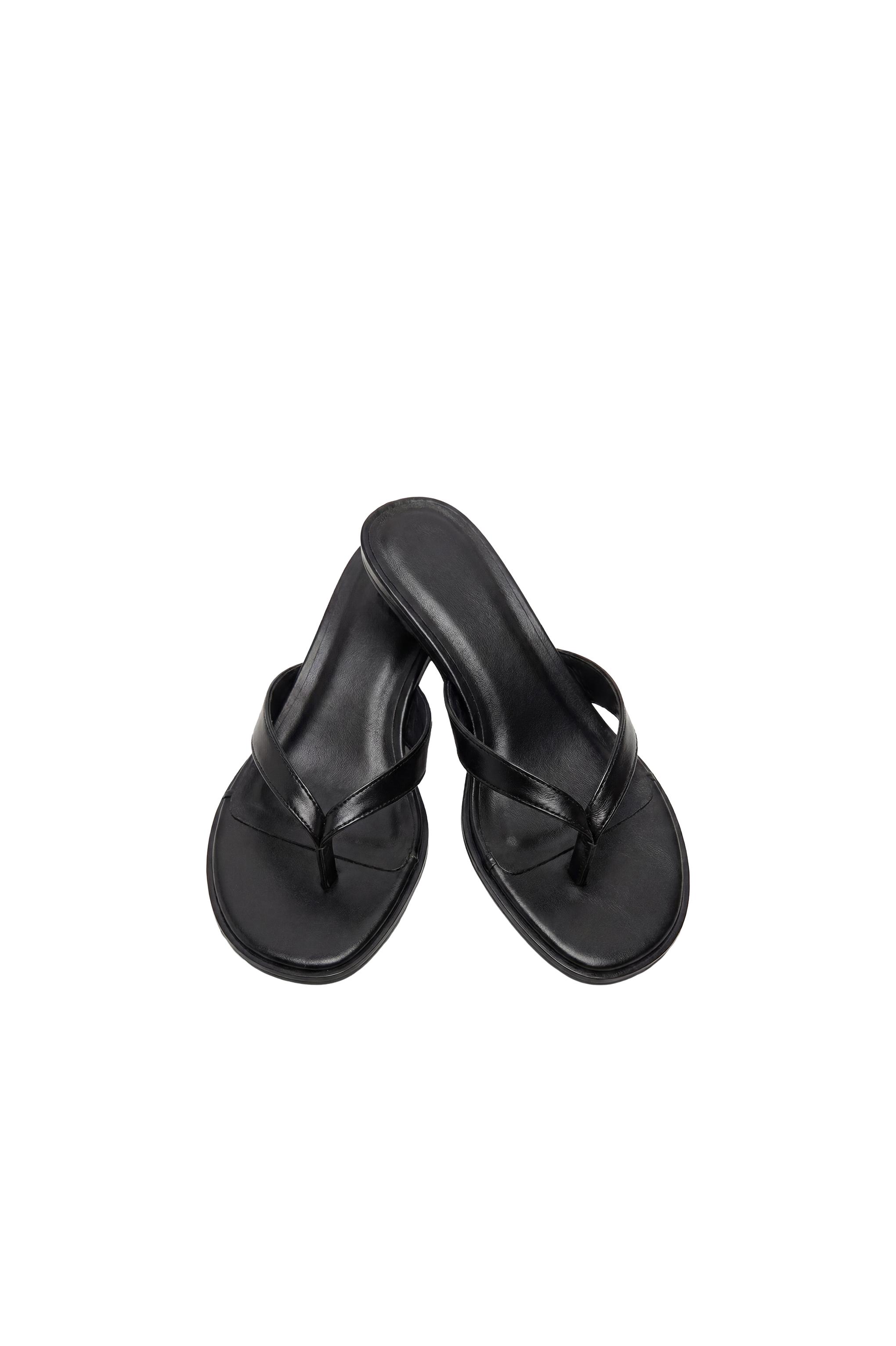 High-heel sandals — Black
