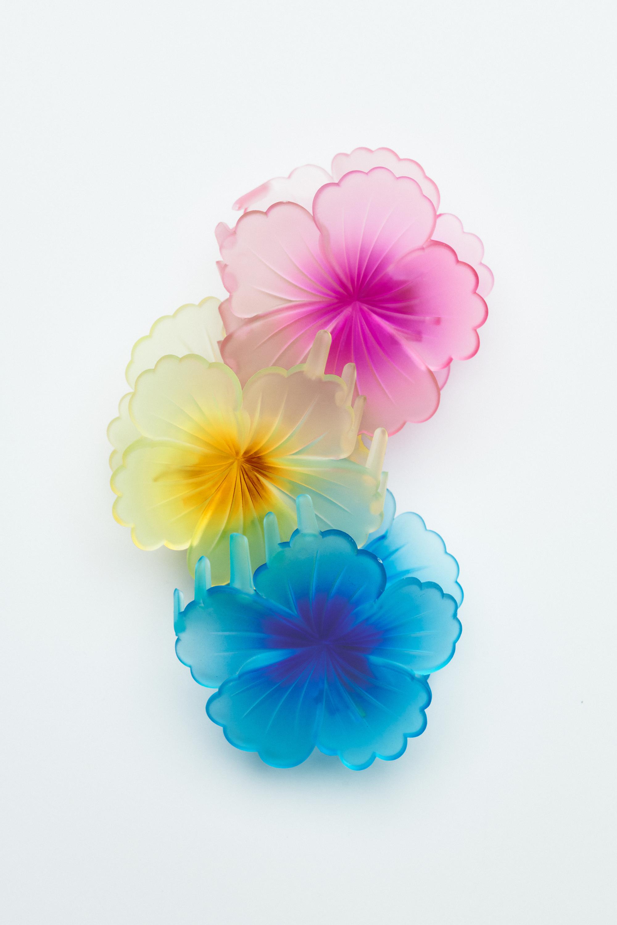 Flower hair clip — Pale blue