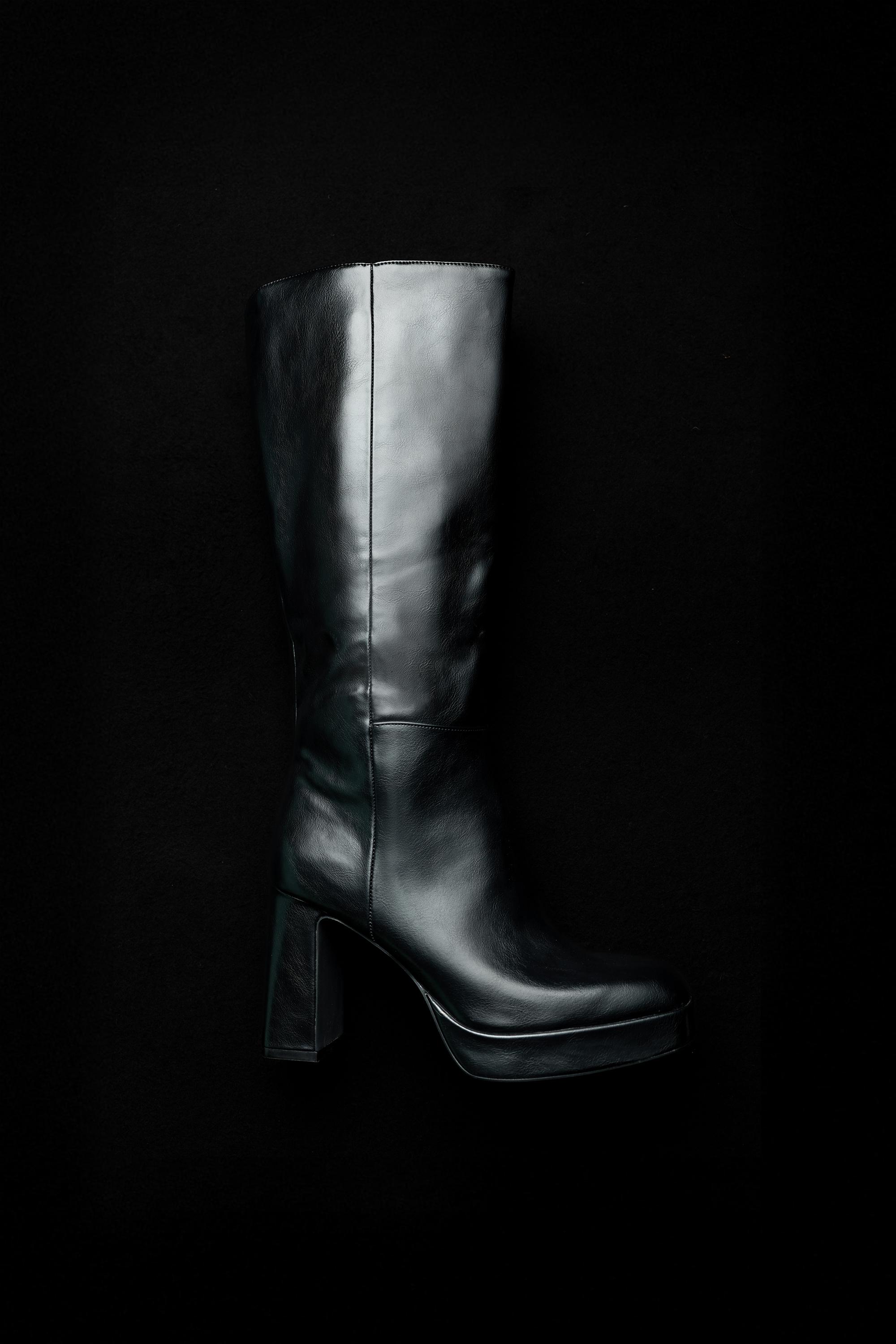 High-heel platform boots — Black