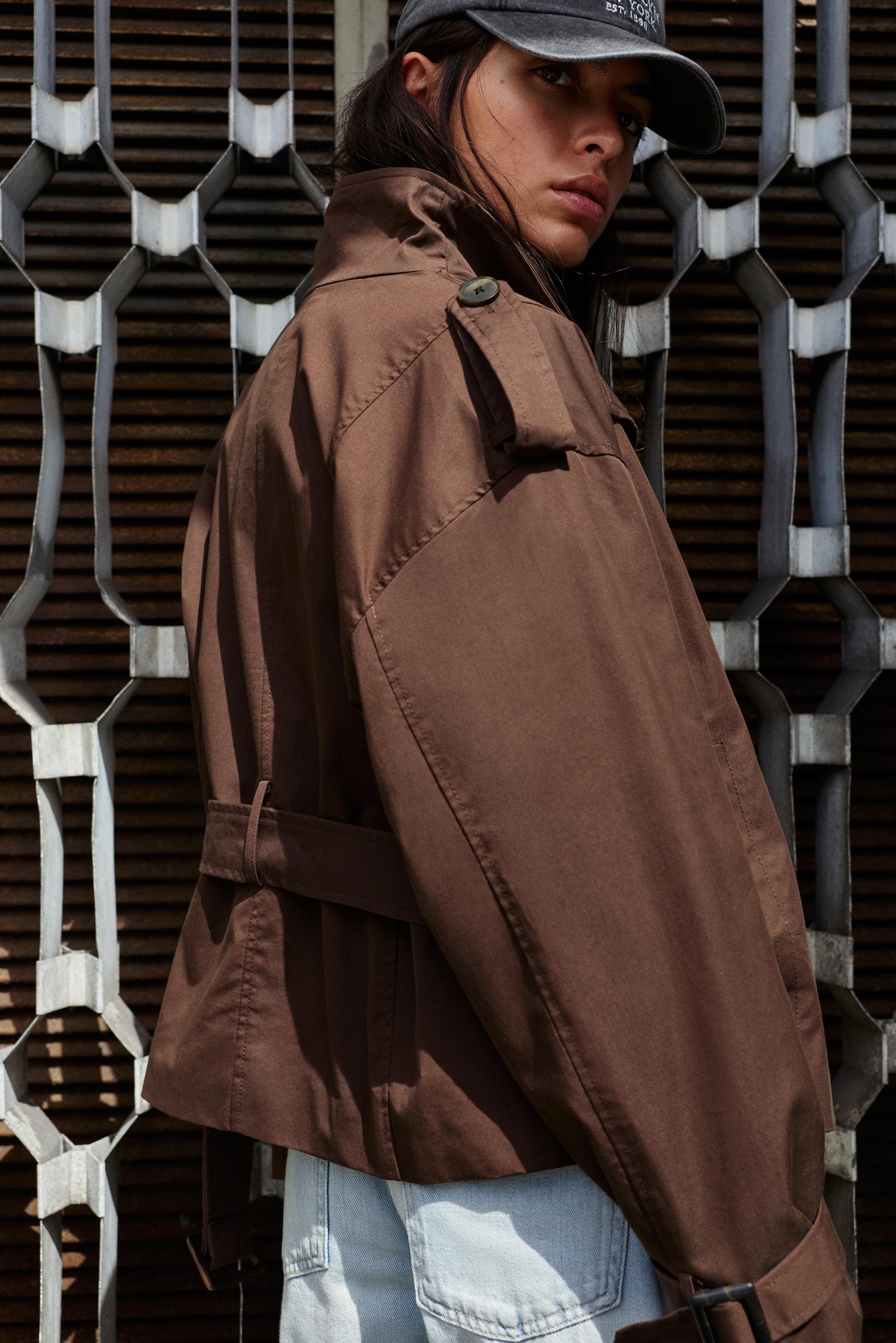 Short belted trench coat — Brown