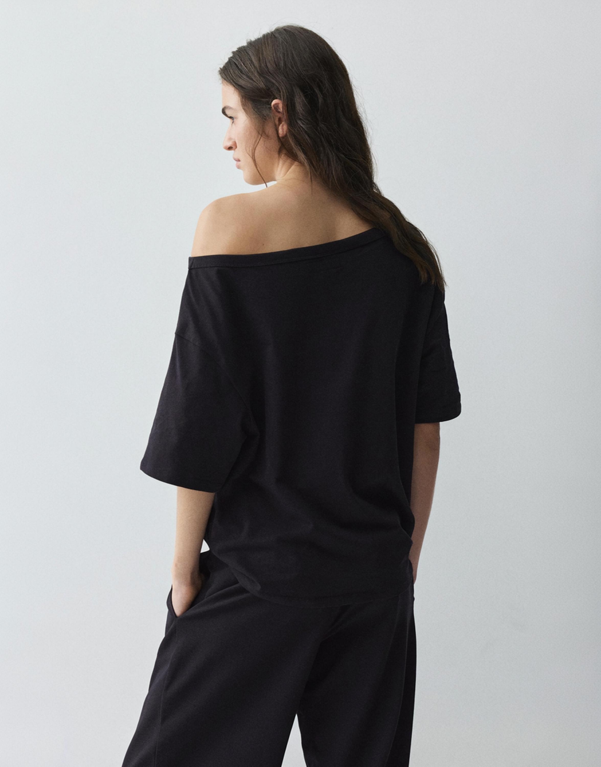 Asymmetric short sleeve T-shirt — Black
