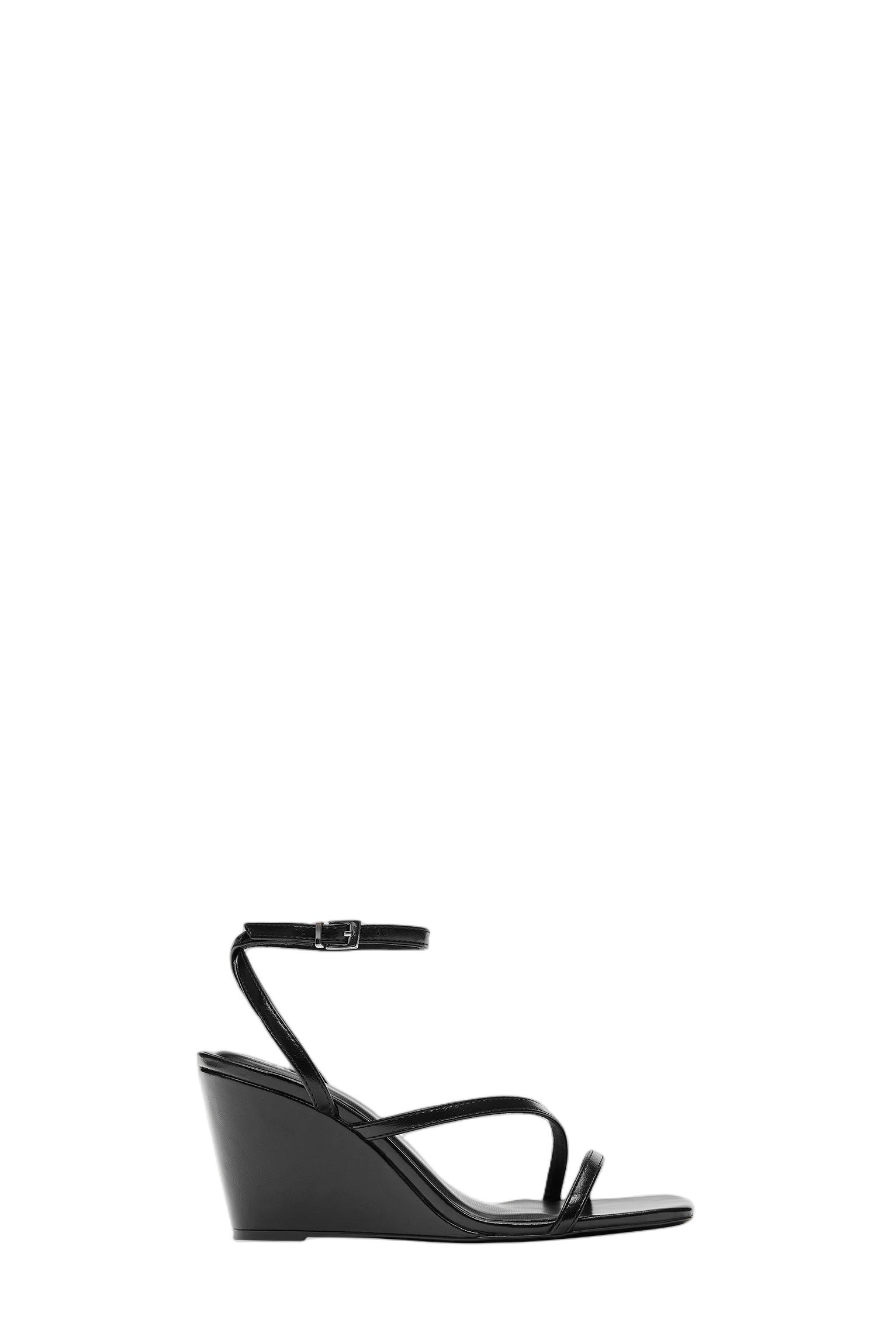 Wedge strap sandals — Black