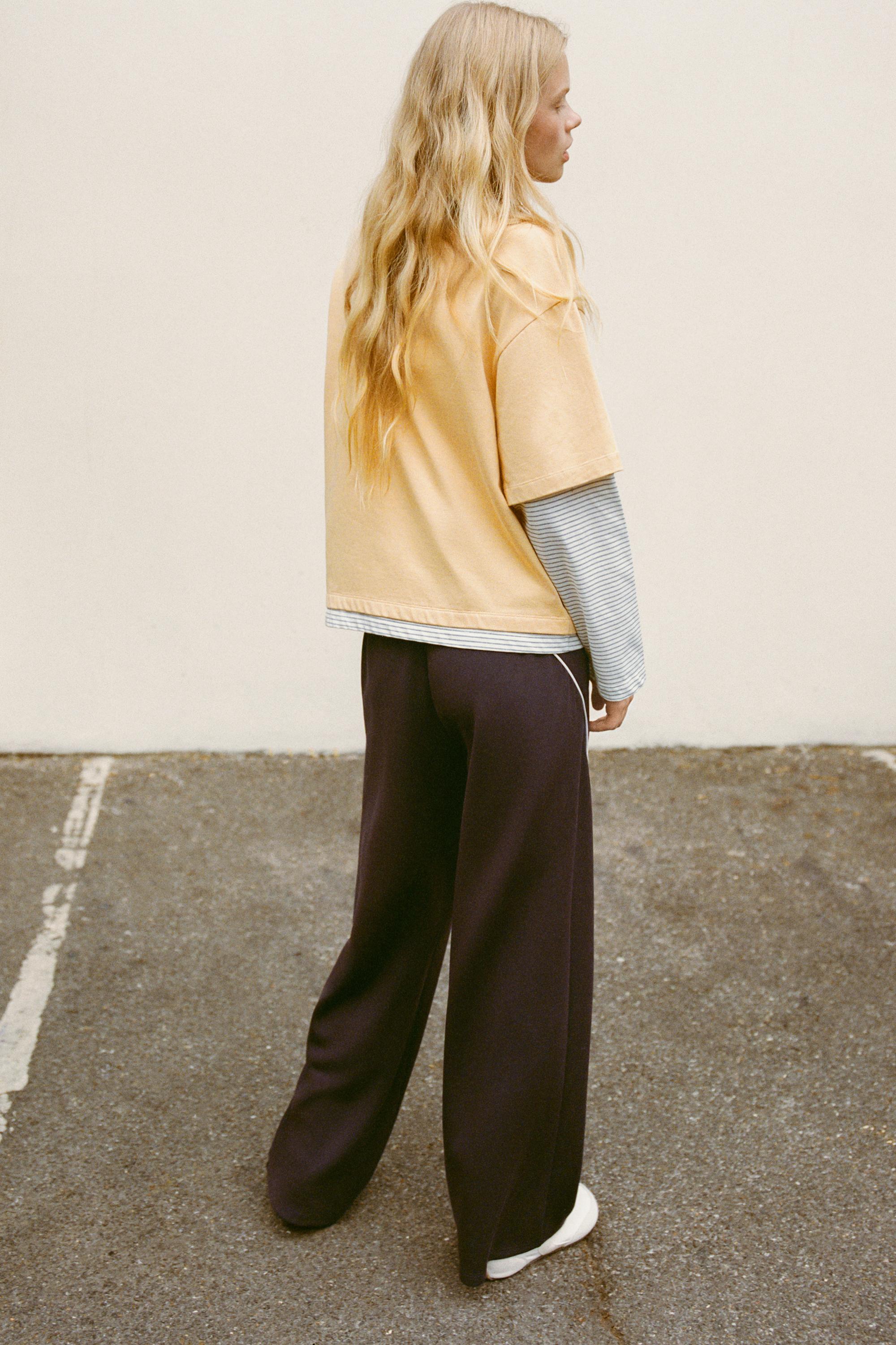 Flowy joggers with piping — Brown