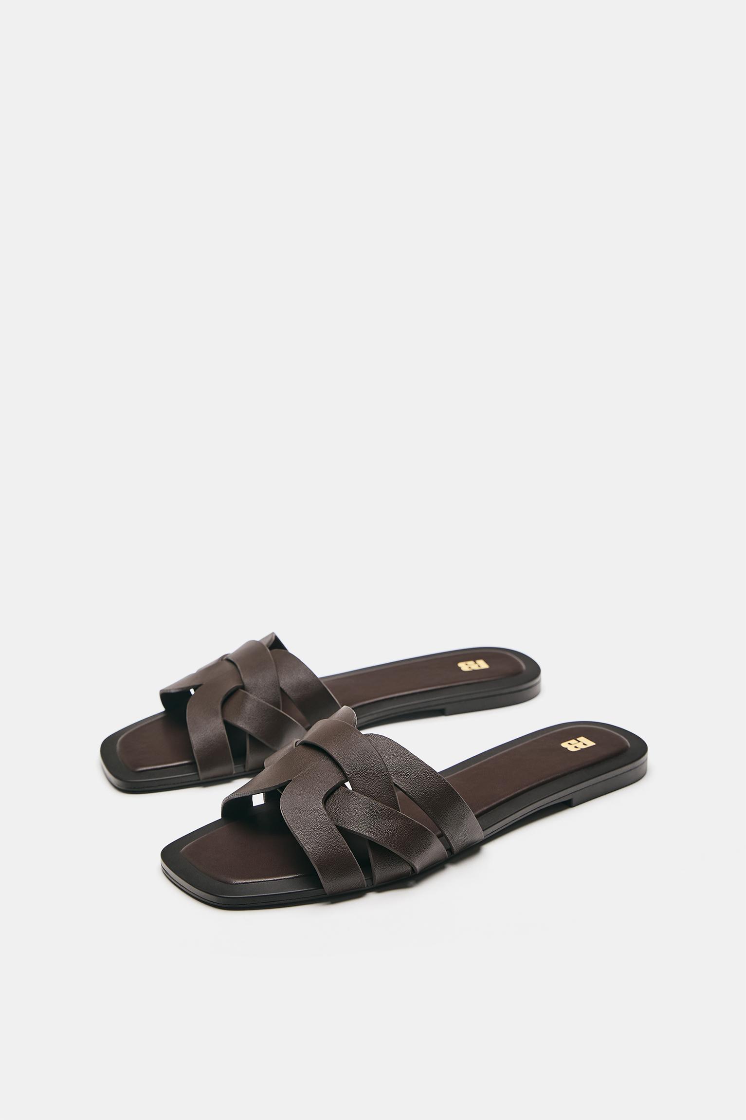 Flat strap sandals — Brown