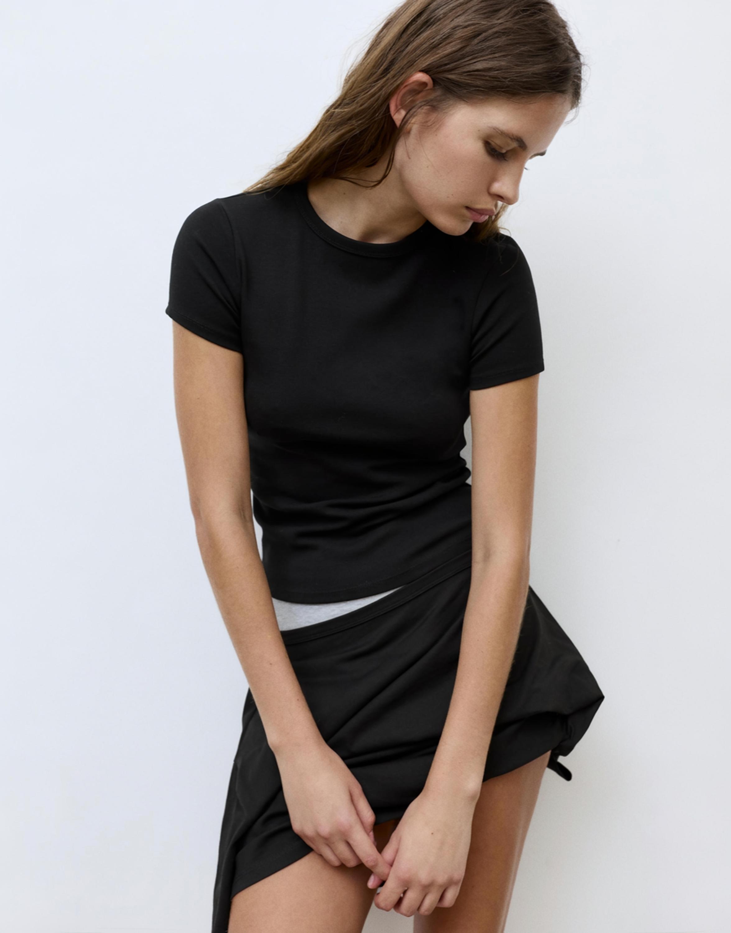 Kısa kollu dar kesim t-shirt - Görsel 17