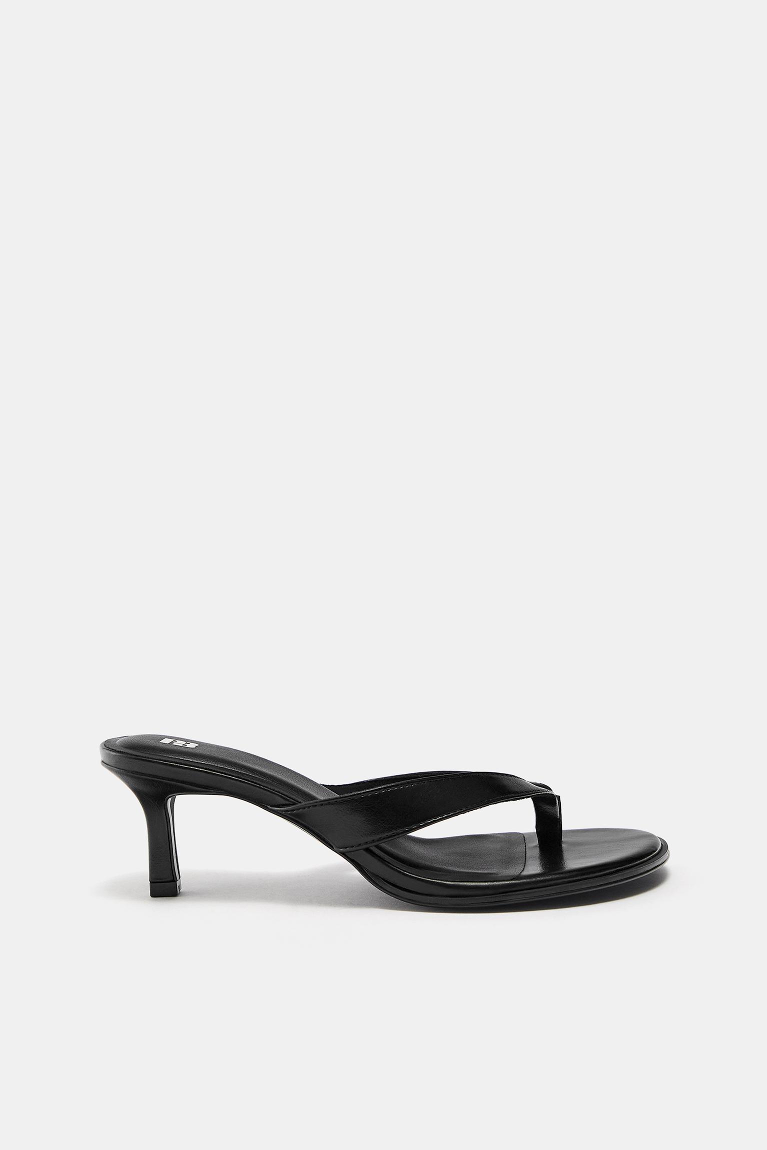 High-heel sandals — Black