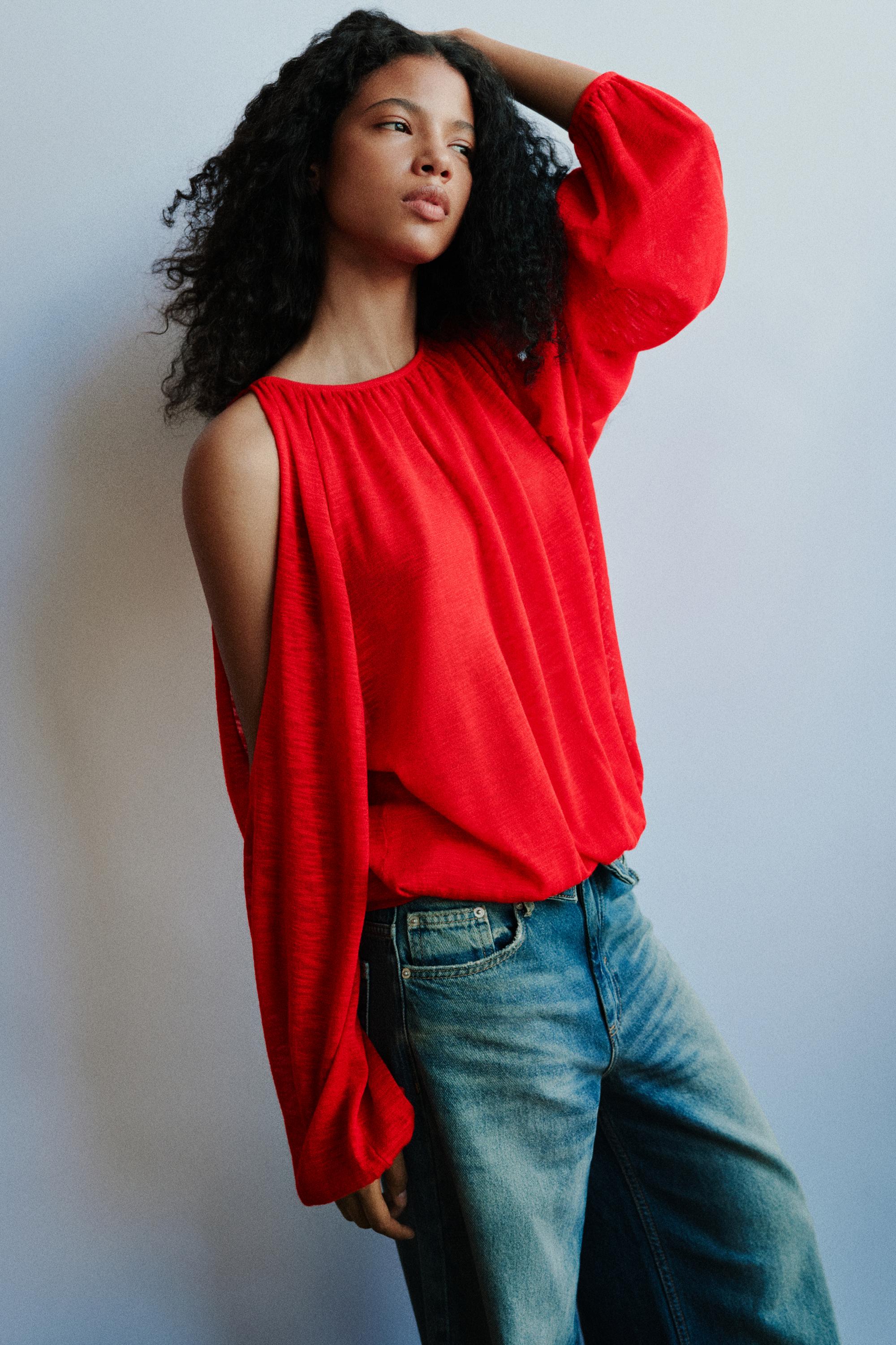 Fine knit cut-out top — Red
