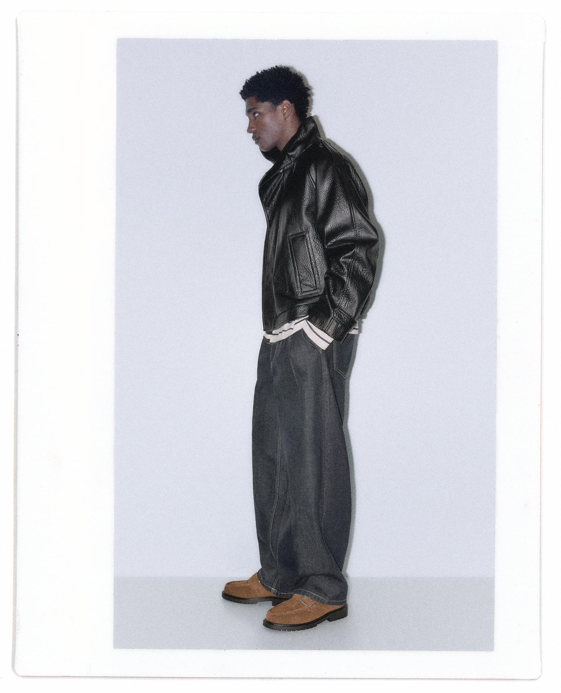 Relaxed fit jeans with darts and belt — Navy