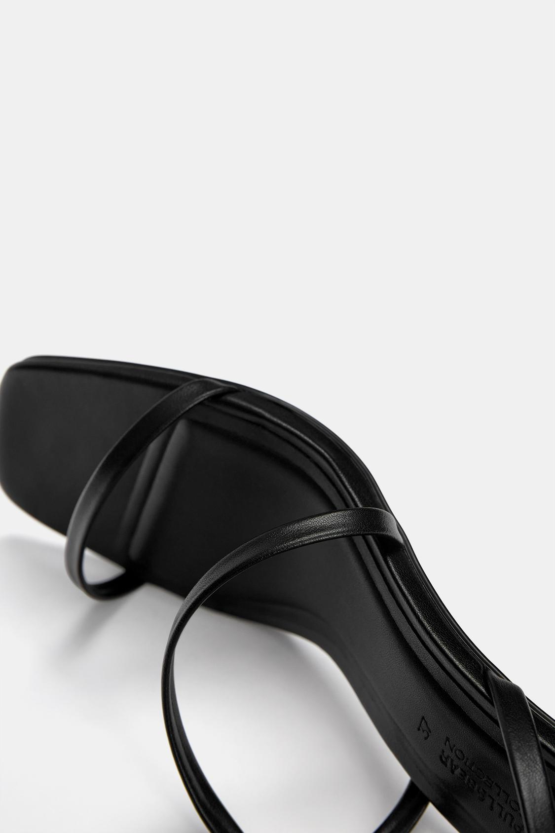 Absatzsandalen mit Riemchen - PULL&BEAR 