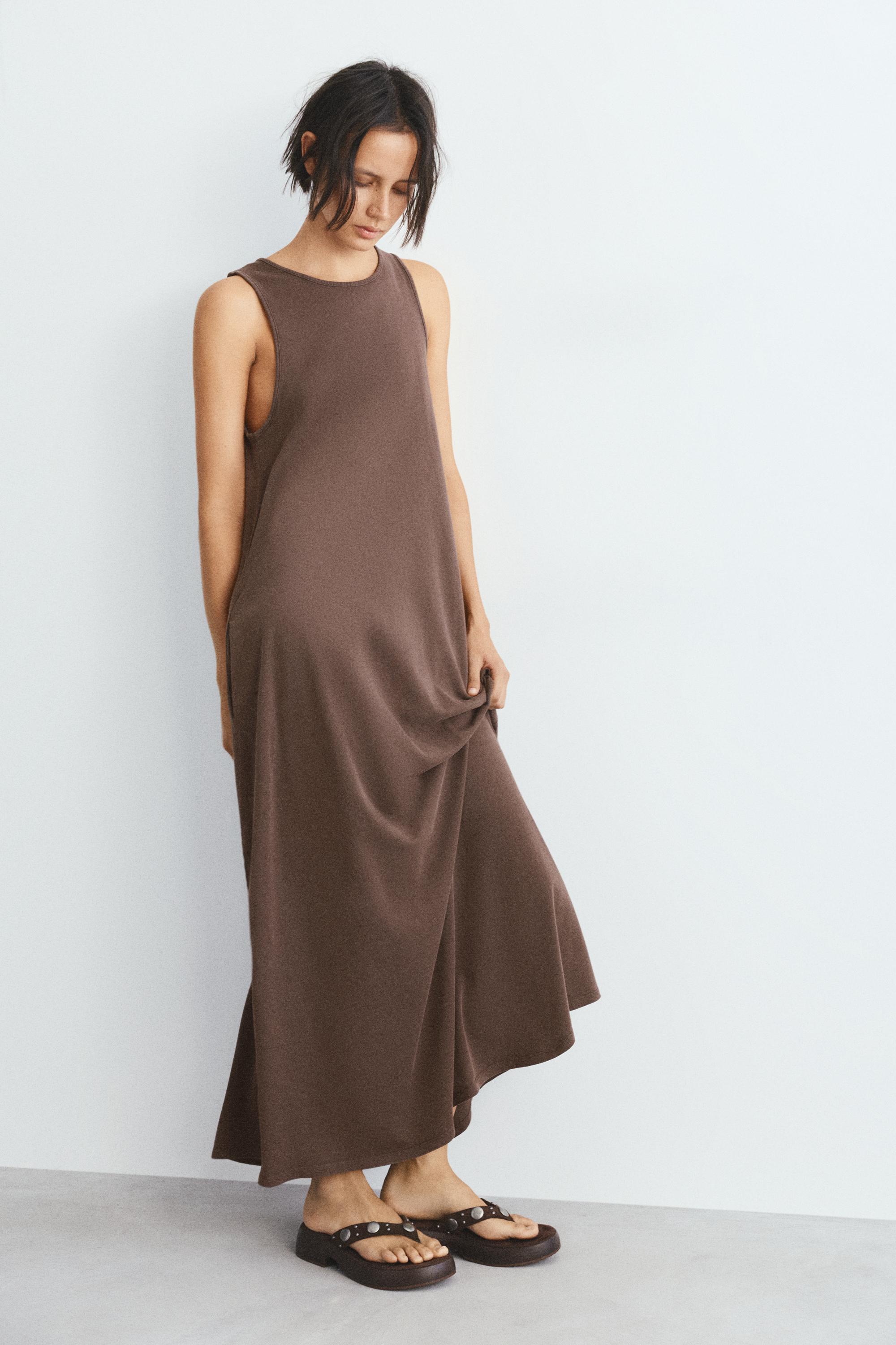Long sleeveless dress — Brown