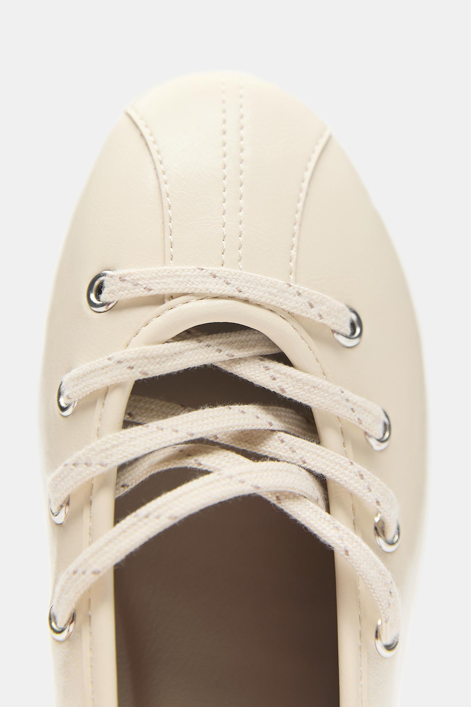 Lace-up ballerinas — Ecru