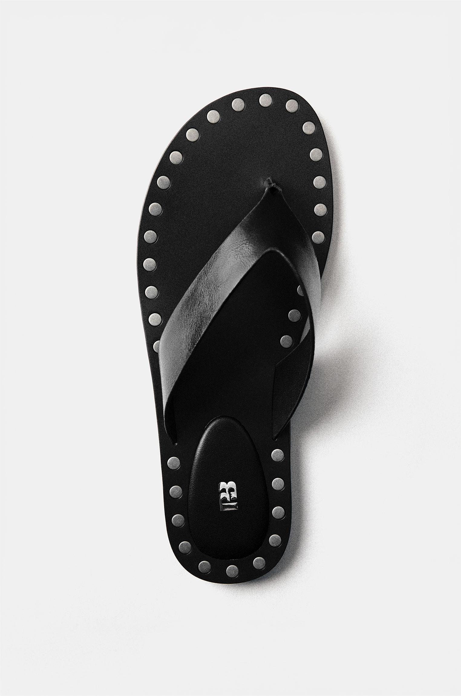 Flat studded sandals — Black
