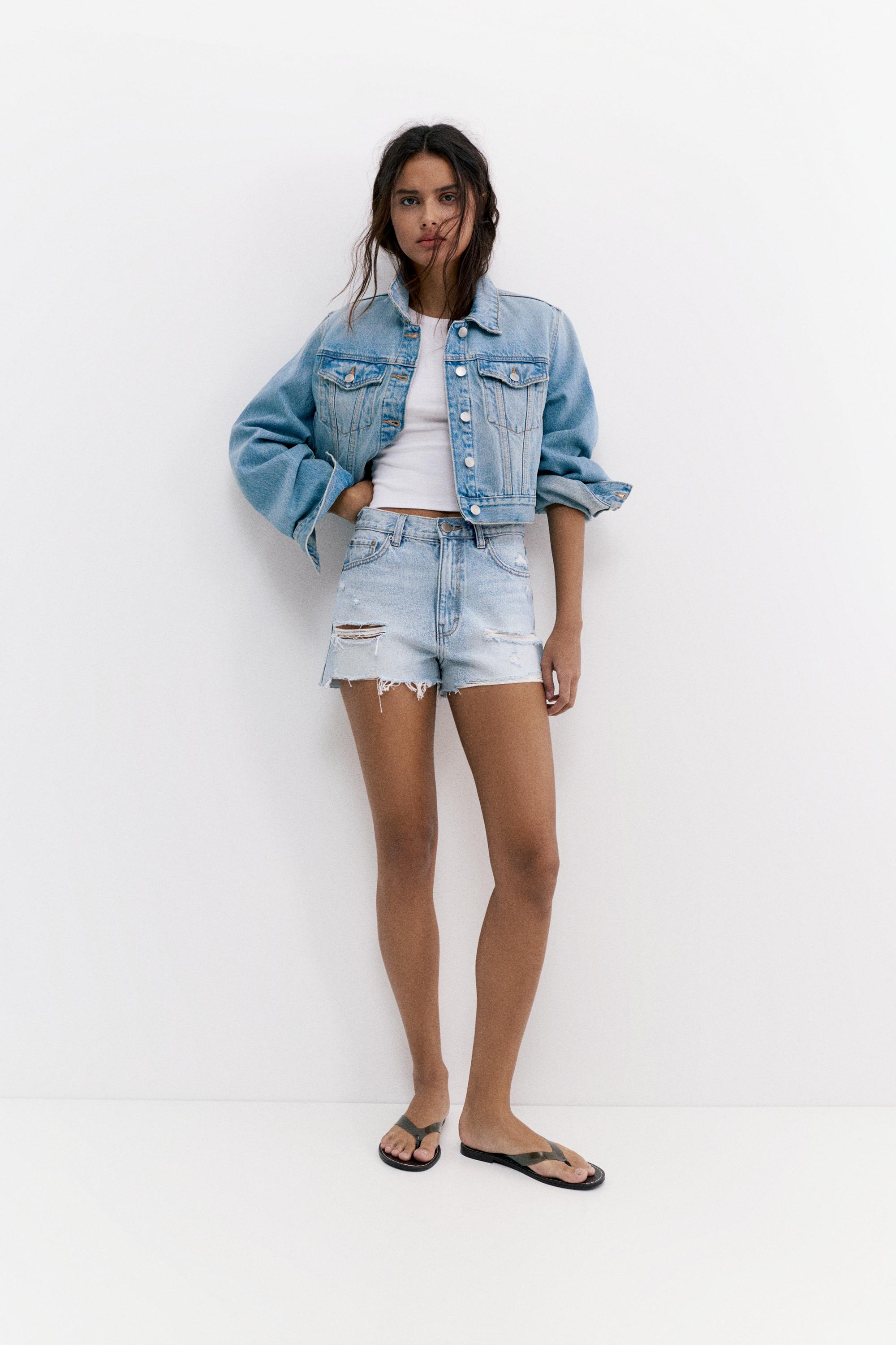 Denim shorts with frayed hems — Pale blue