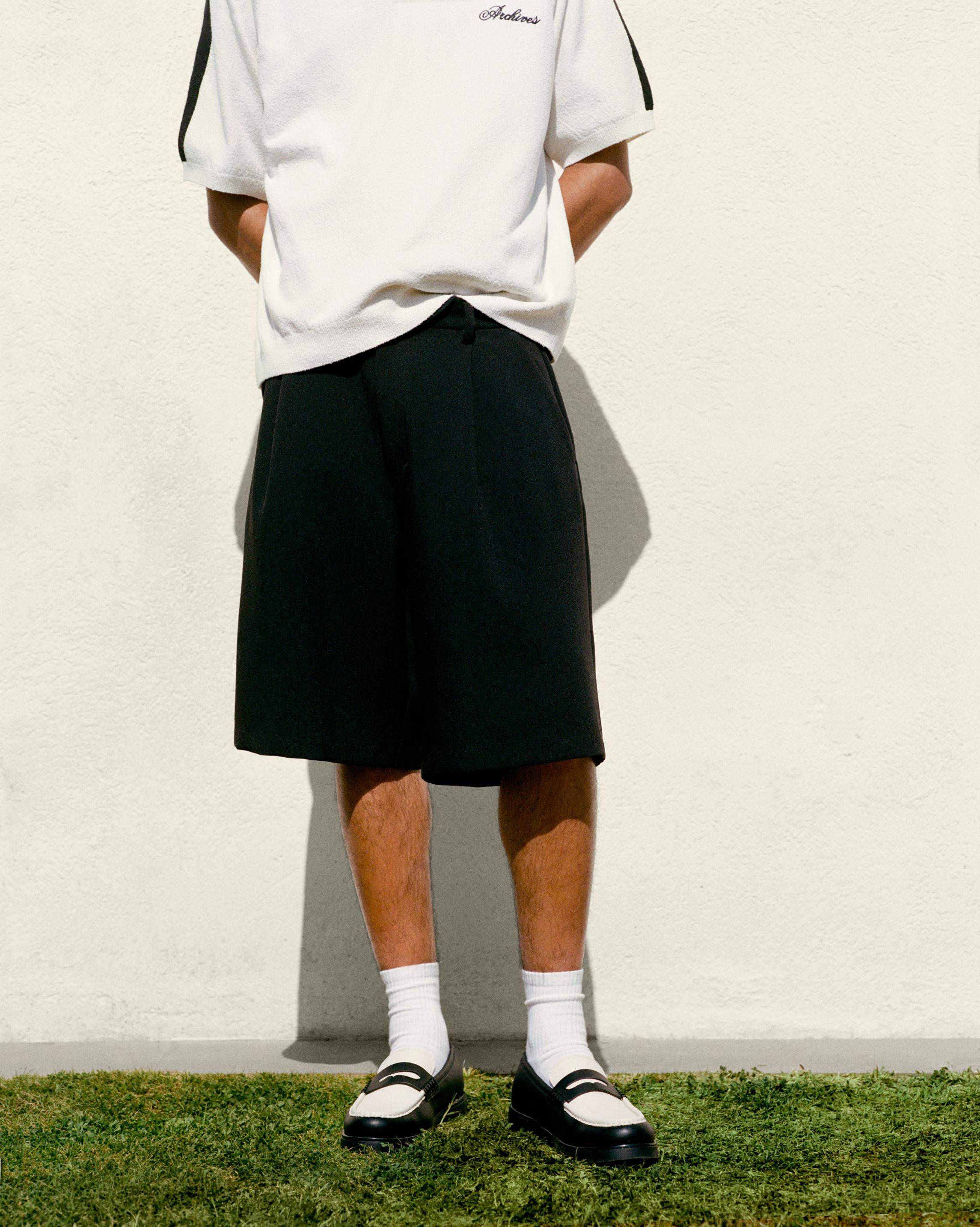 Smart Bermuda shorts with pleats — Black