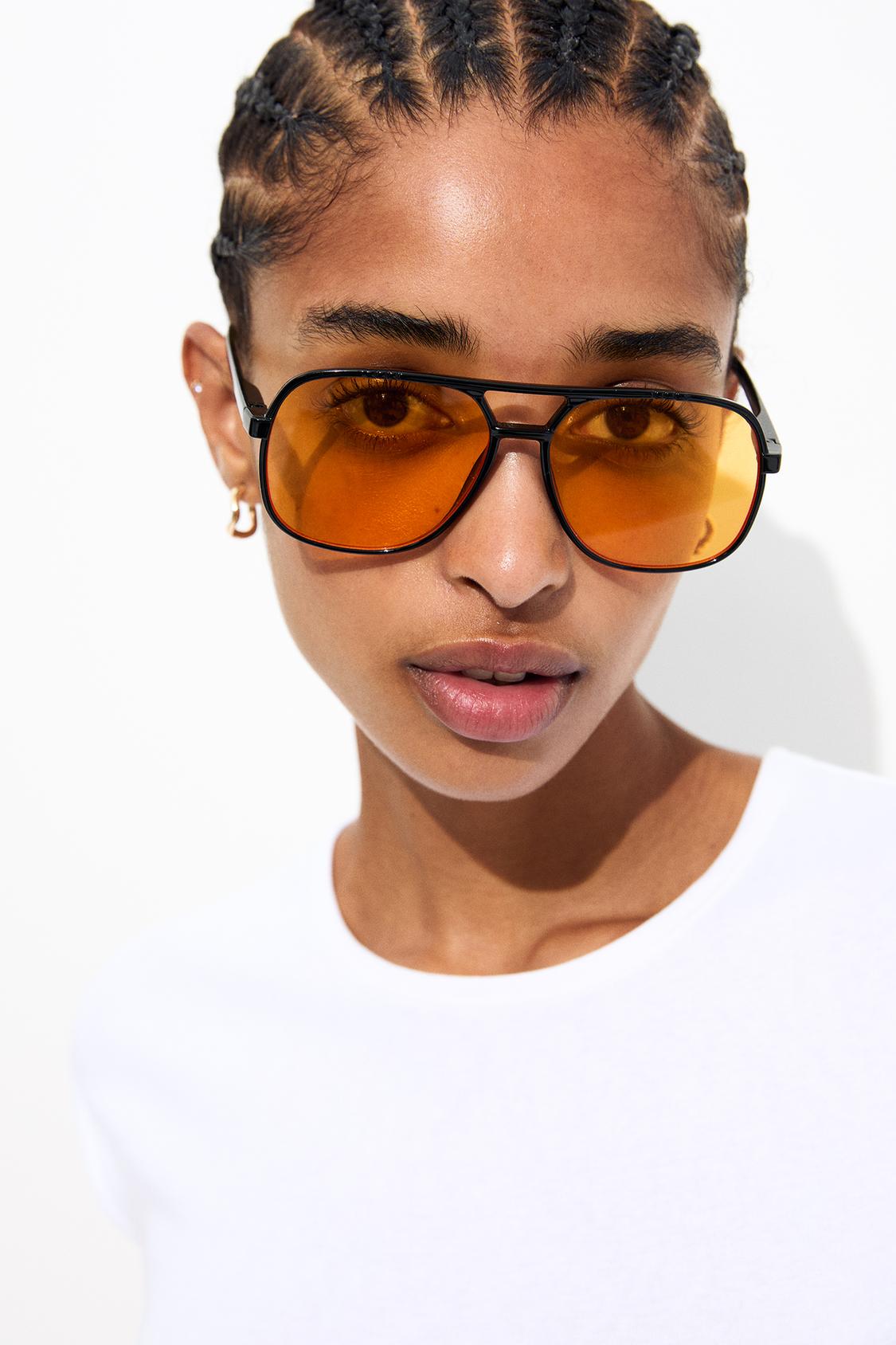 Descubre lo último en lentes de sol para mujer | PULL&BEAR