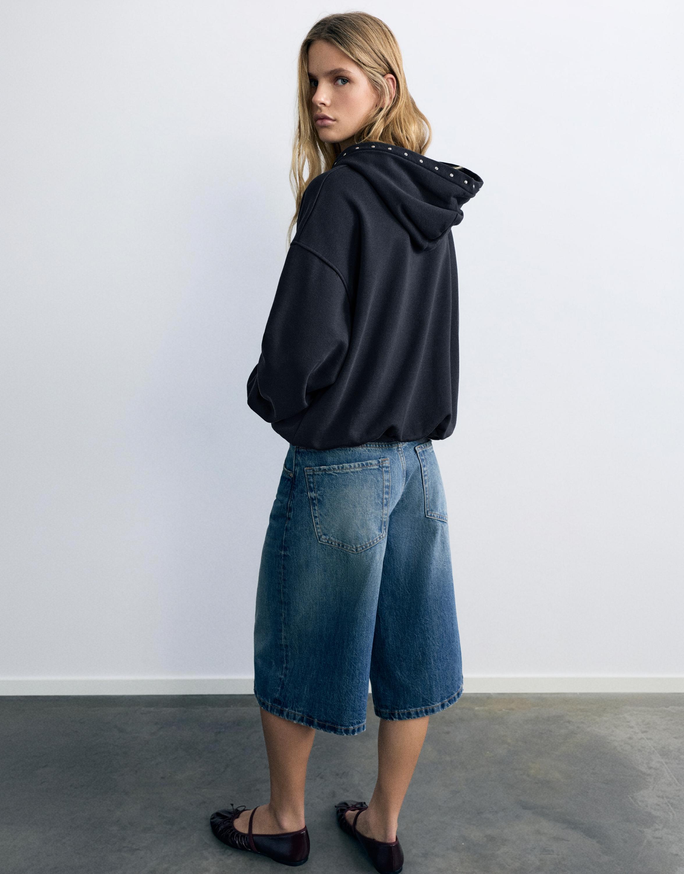 Studded hoodie — Dark grey