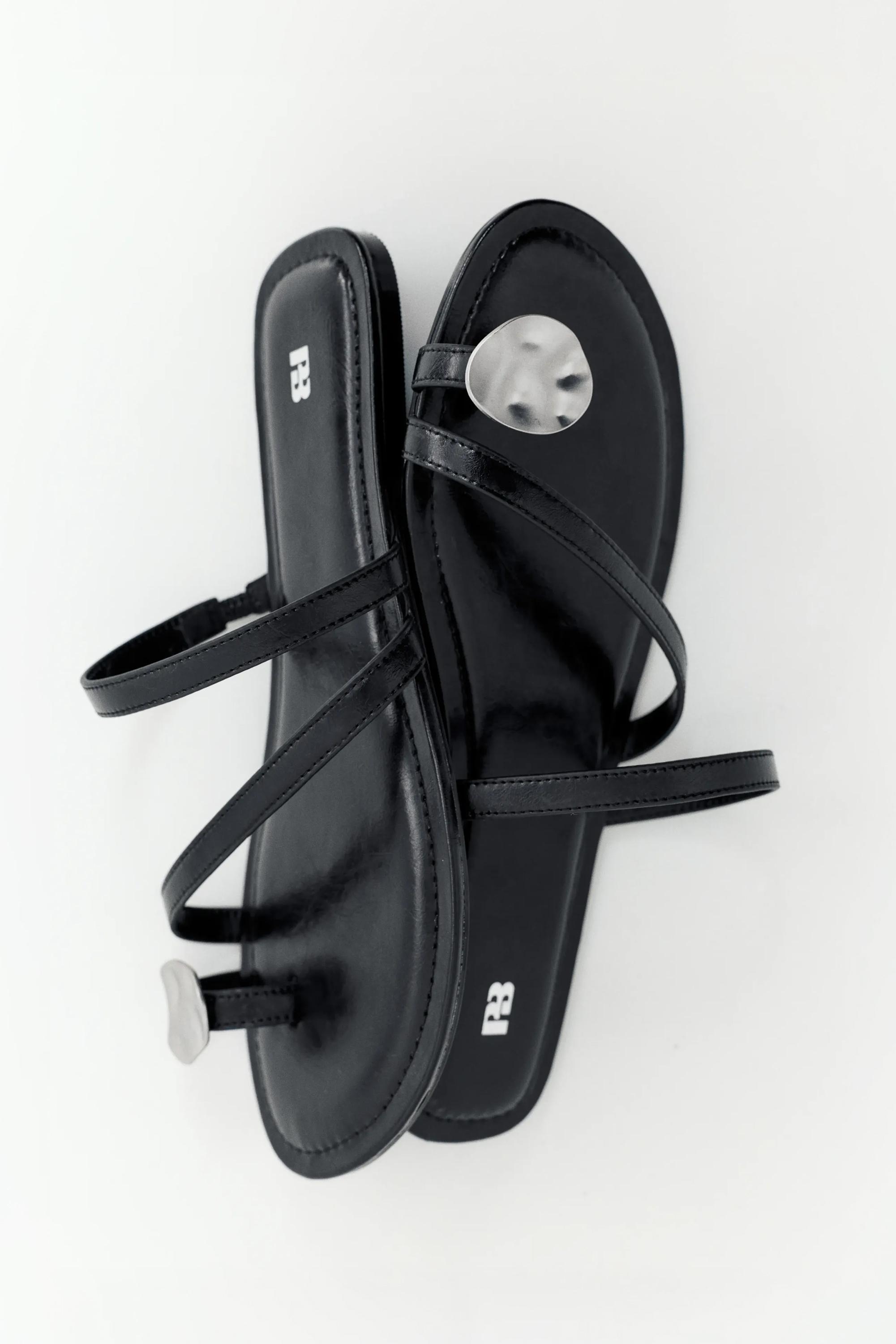 Embellished flat sandals — Black