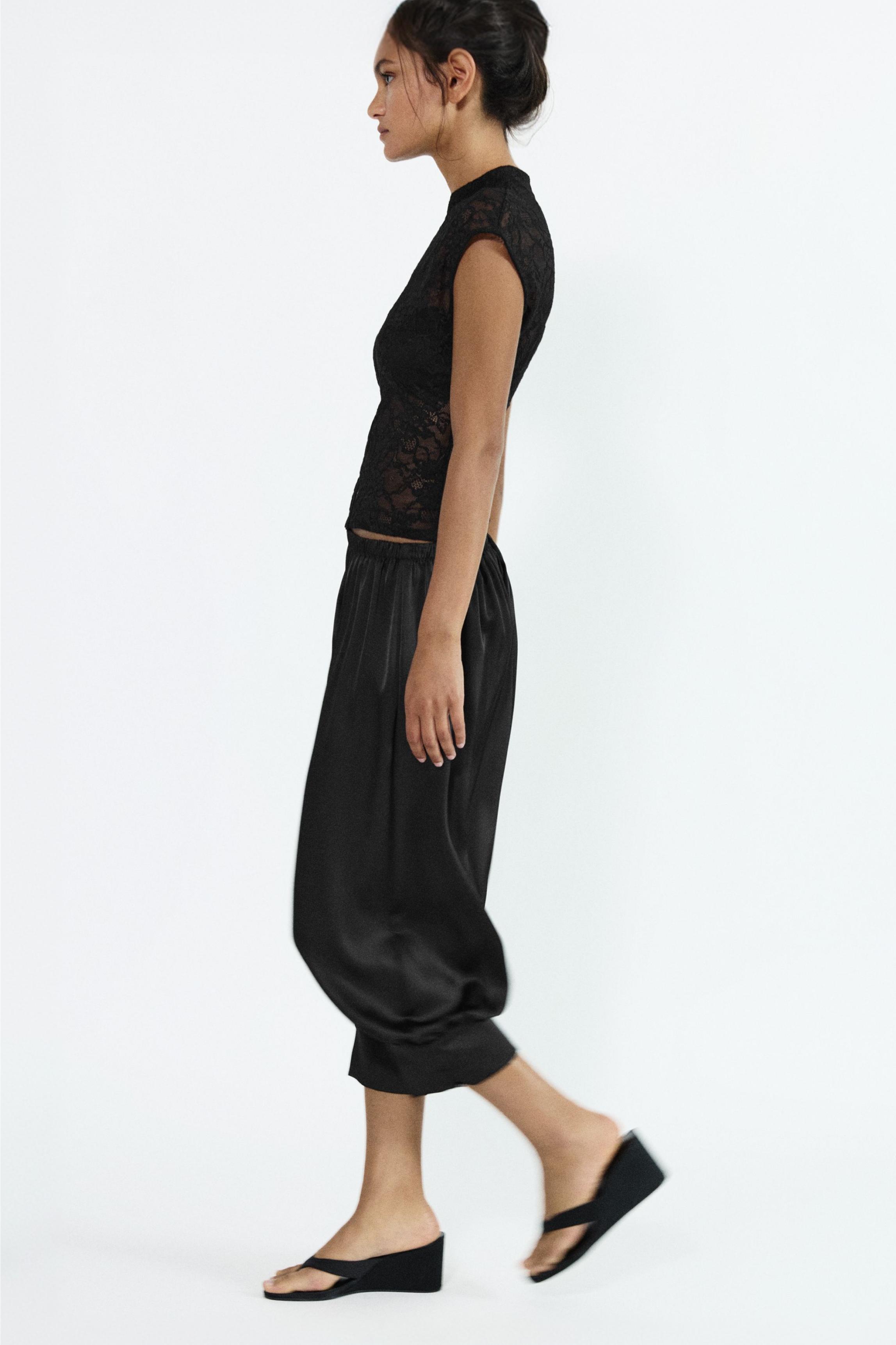 Satin sarouel capris — Black