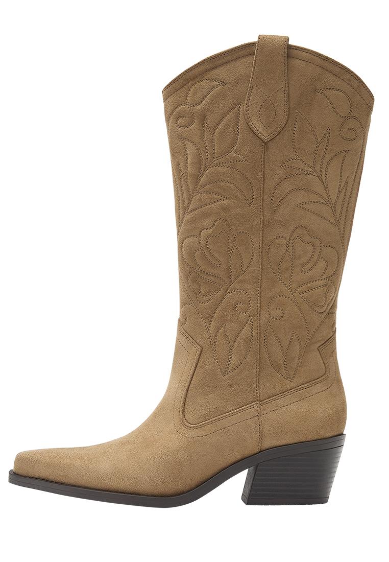 cowboy boots — Brown