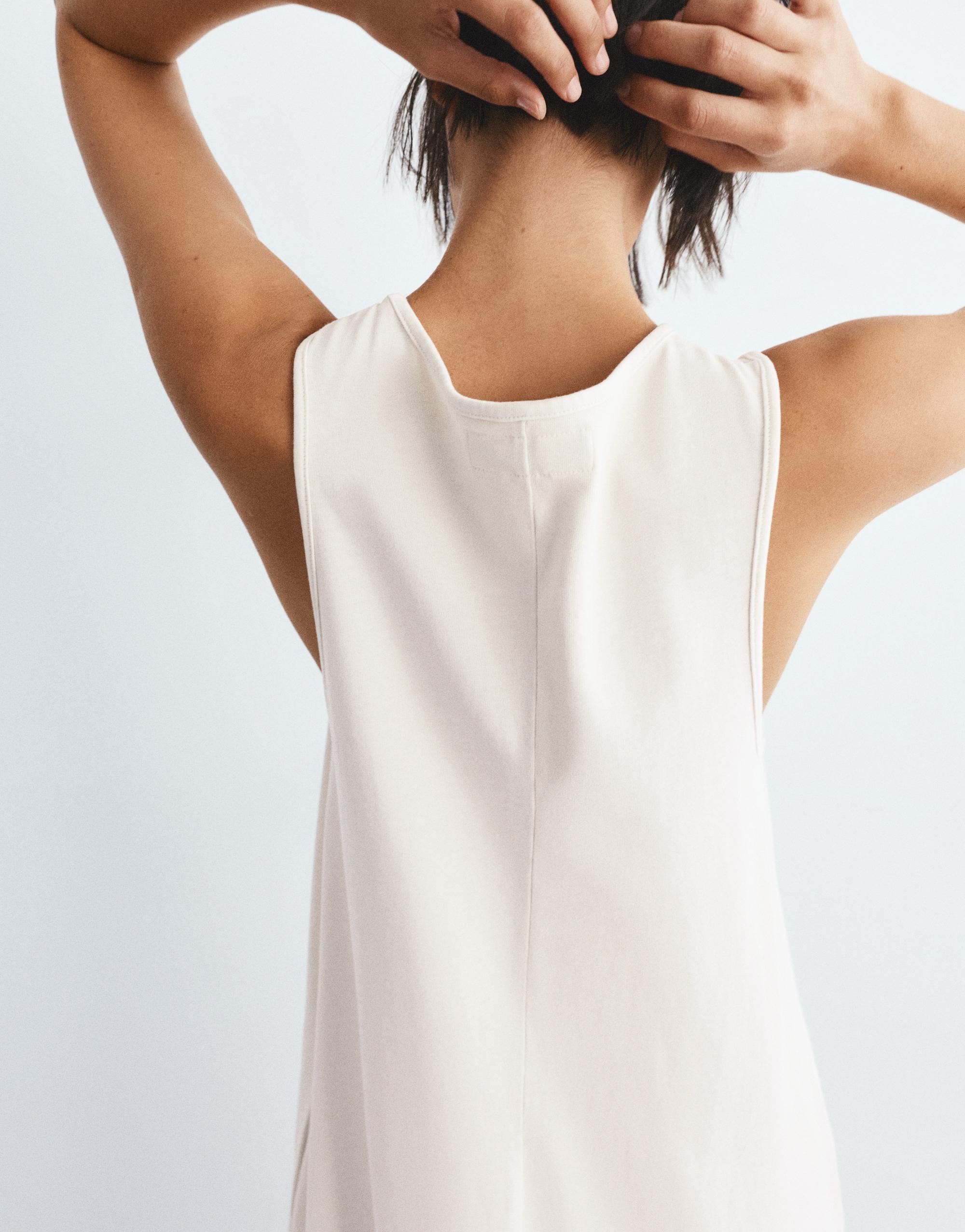 Long sleeveless dress — Light camel
