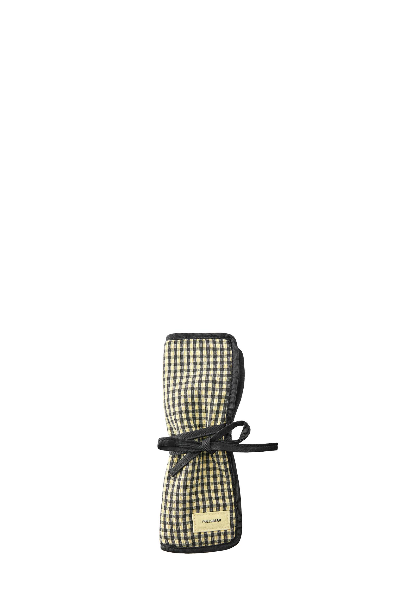 Gingham cutlery roll — Black