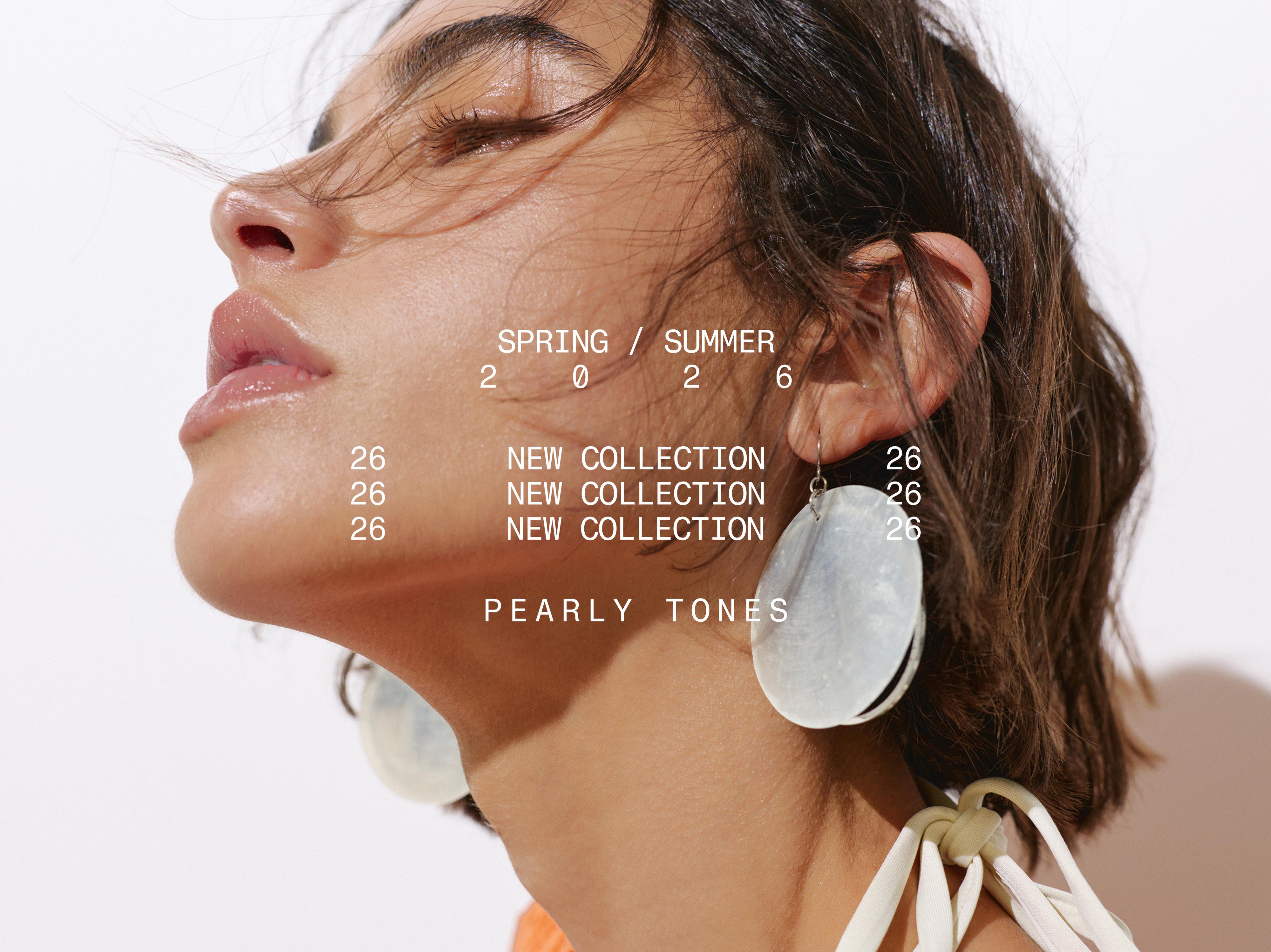 Mismatched mother-of-pearl-effect earrings — White