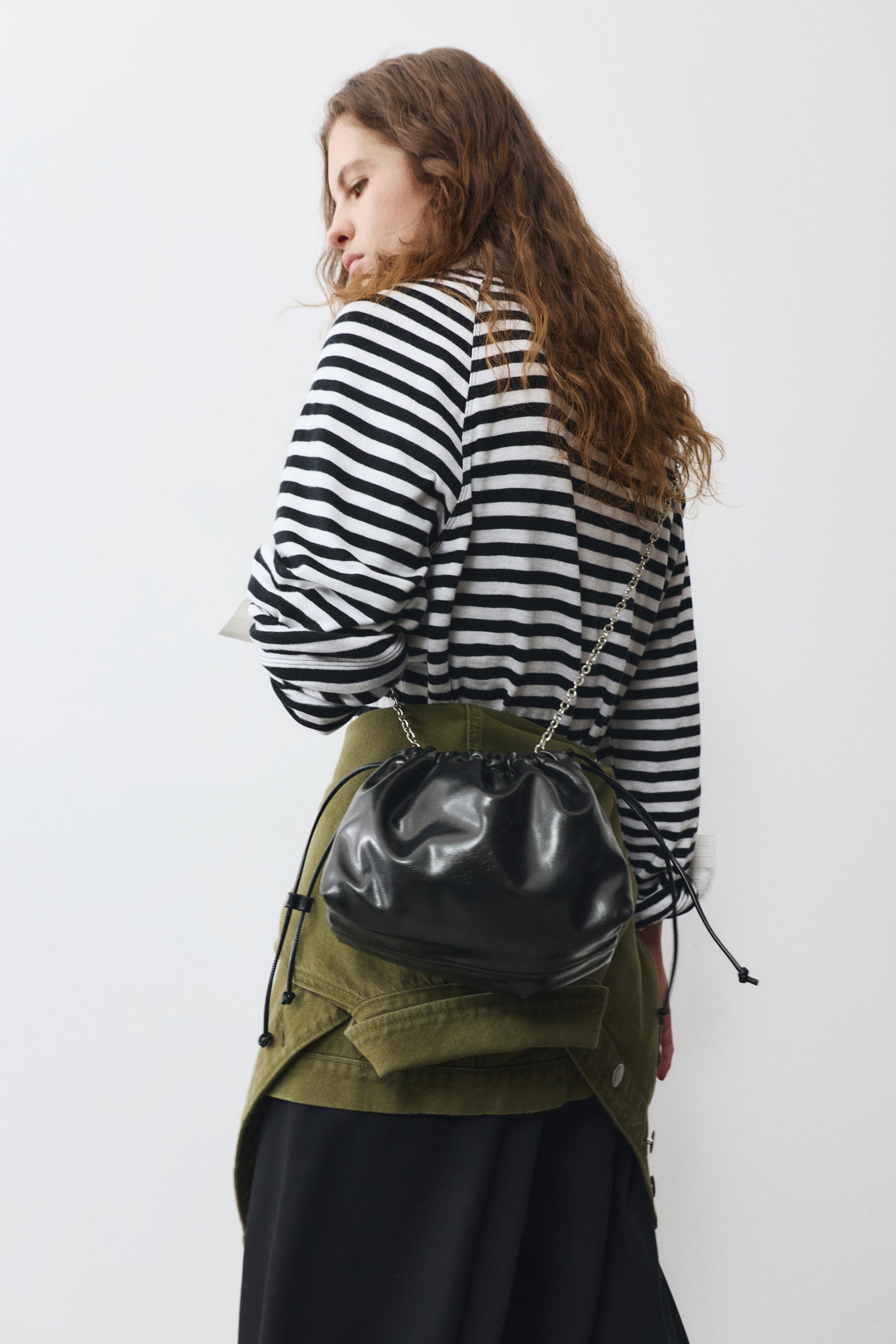 Bucket bag — Black
