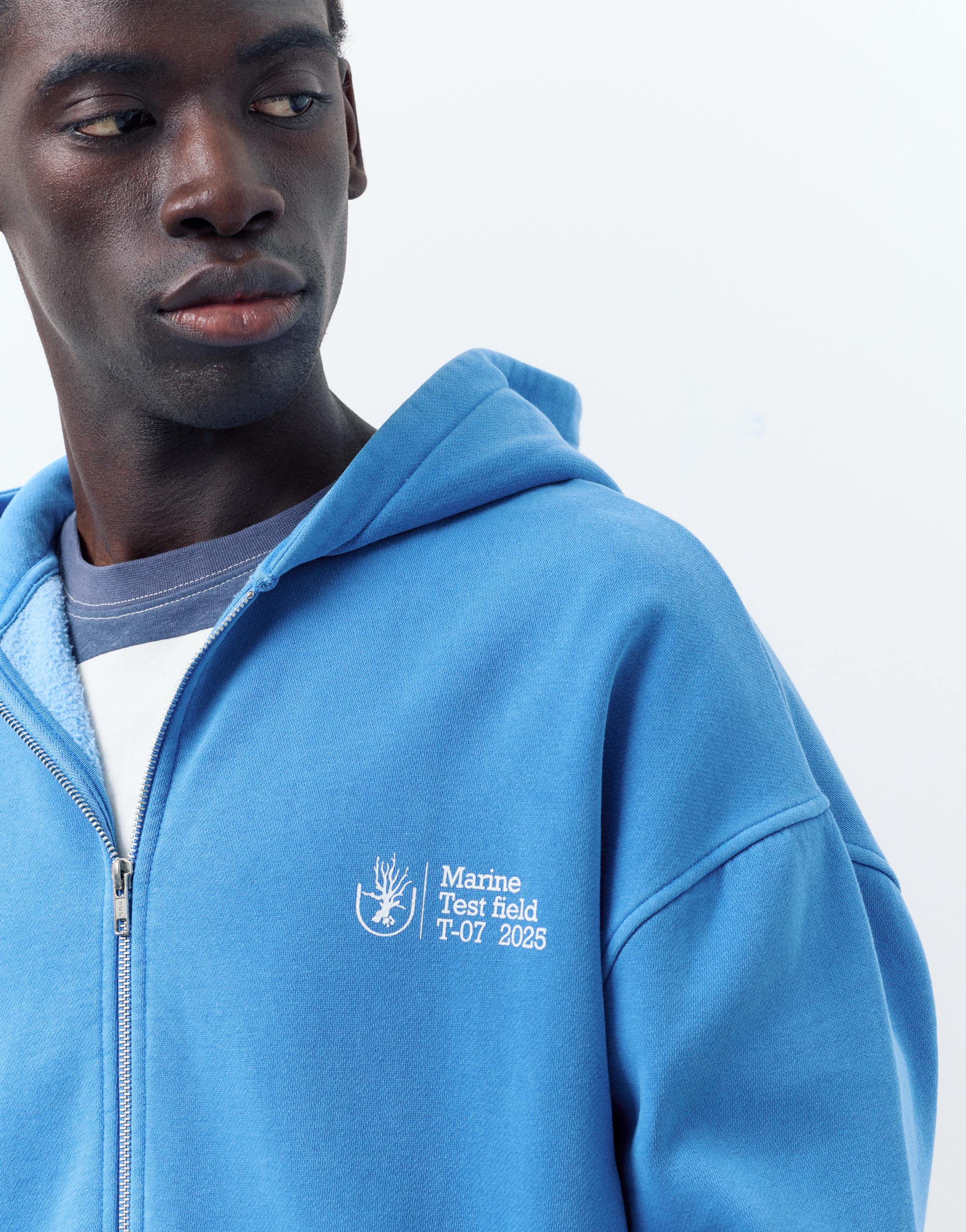 Fermuarlı mavi kapüşonlu sweatshirt - Görsel 12