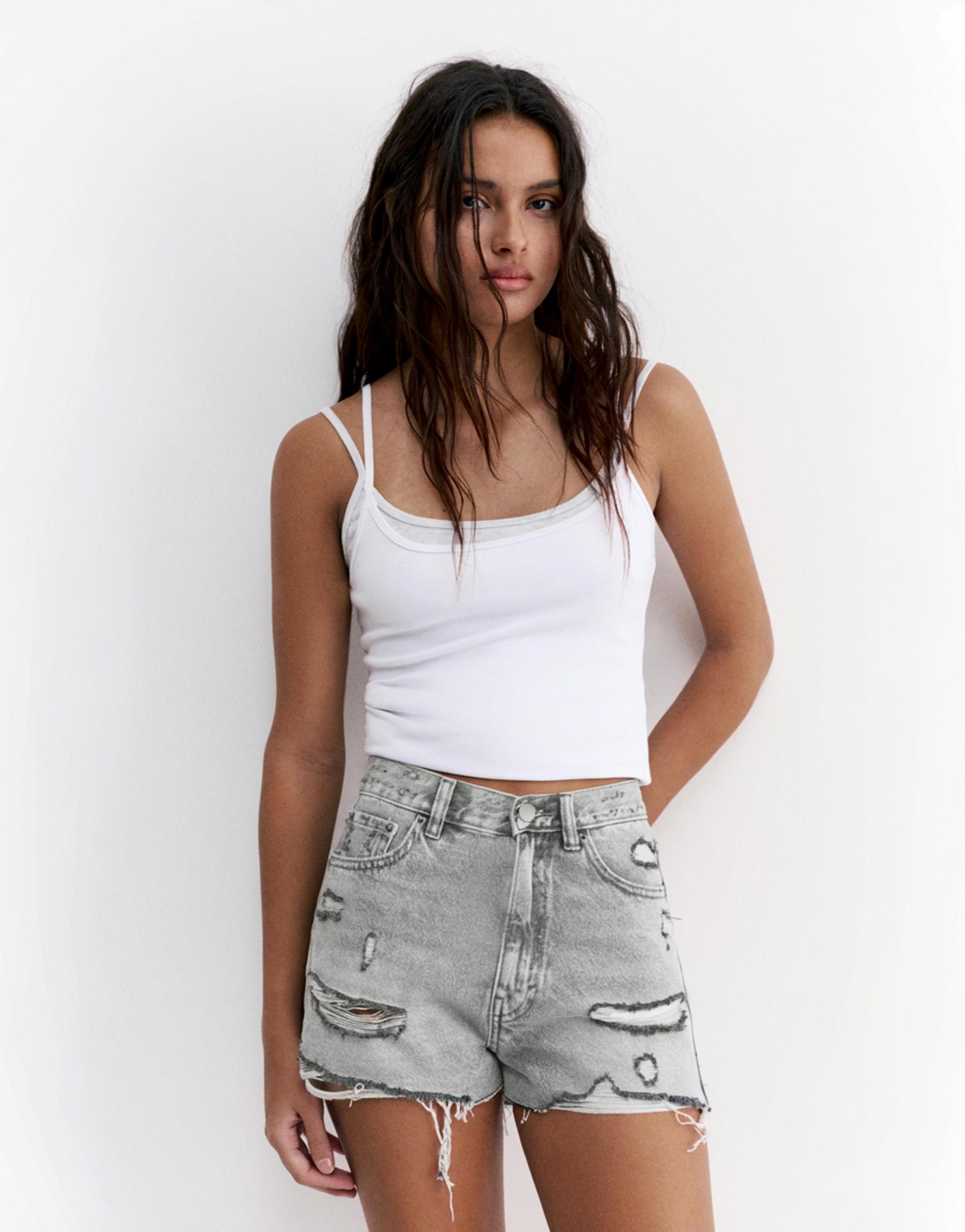 Denim shorts with frayed hems — Grey