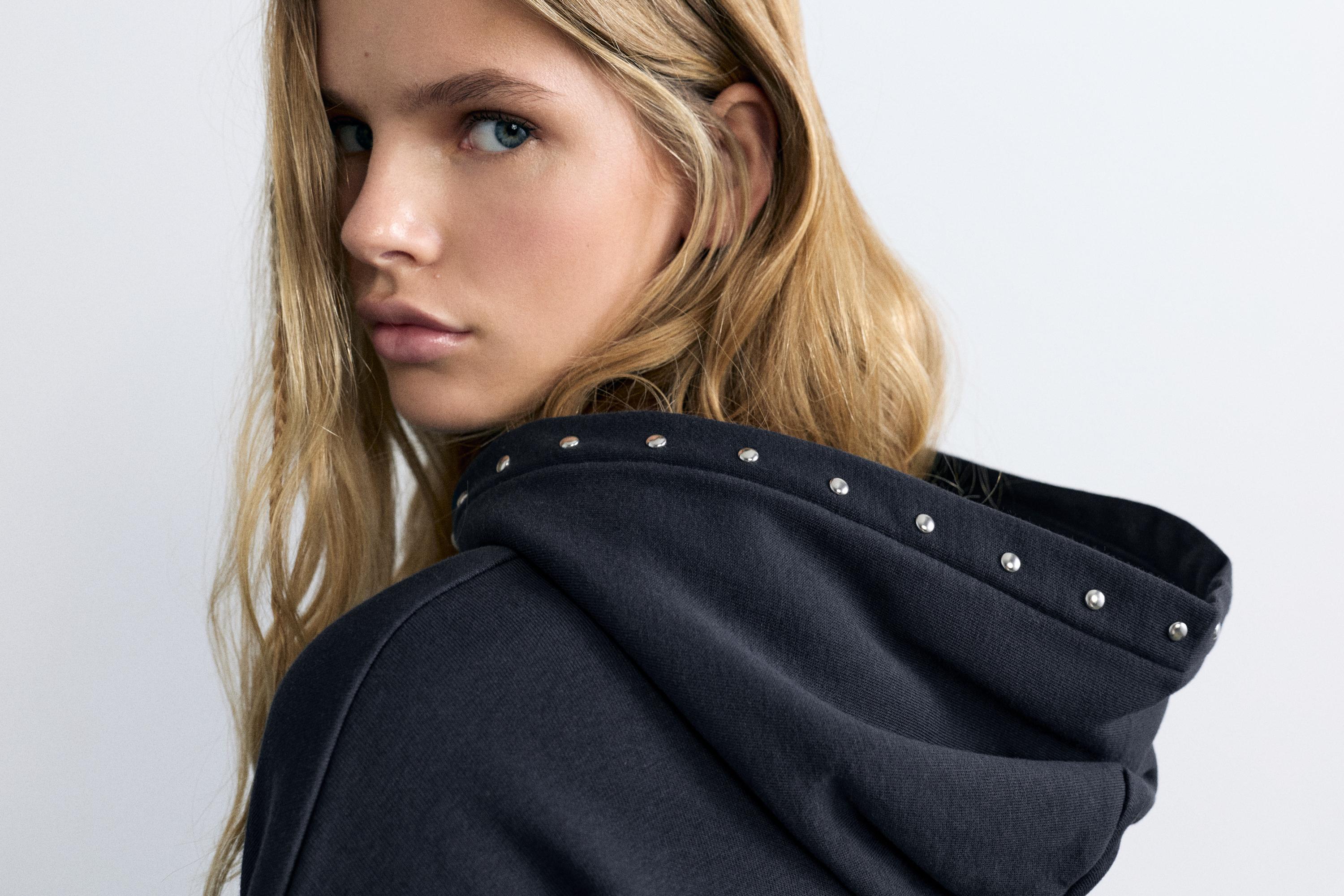 Studded hoodie — Dark grey