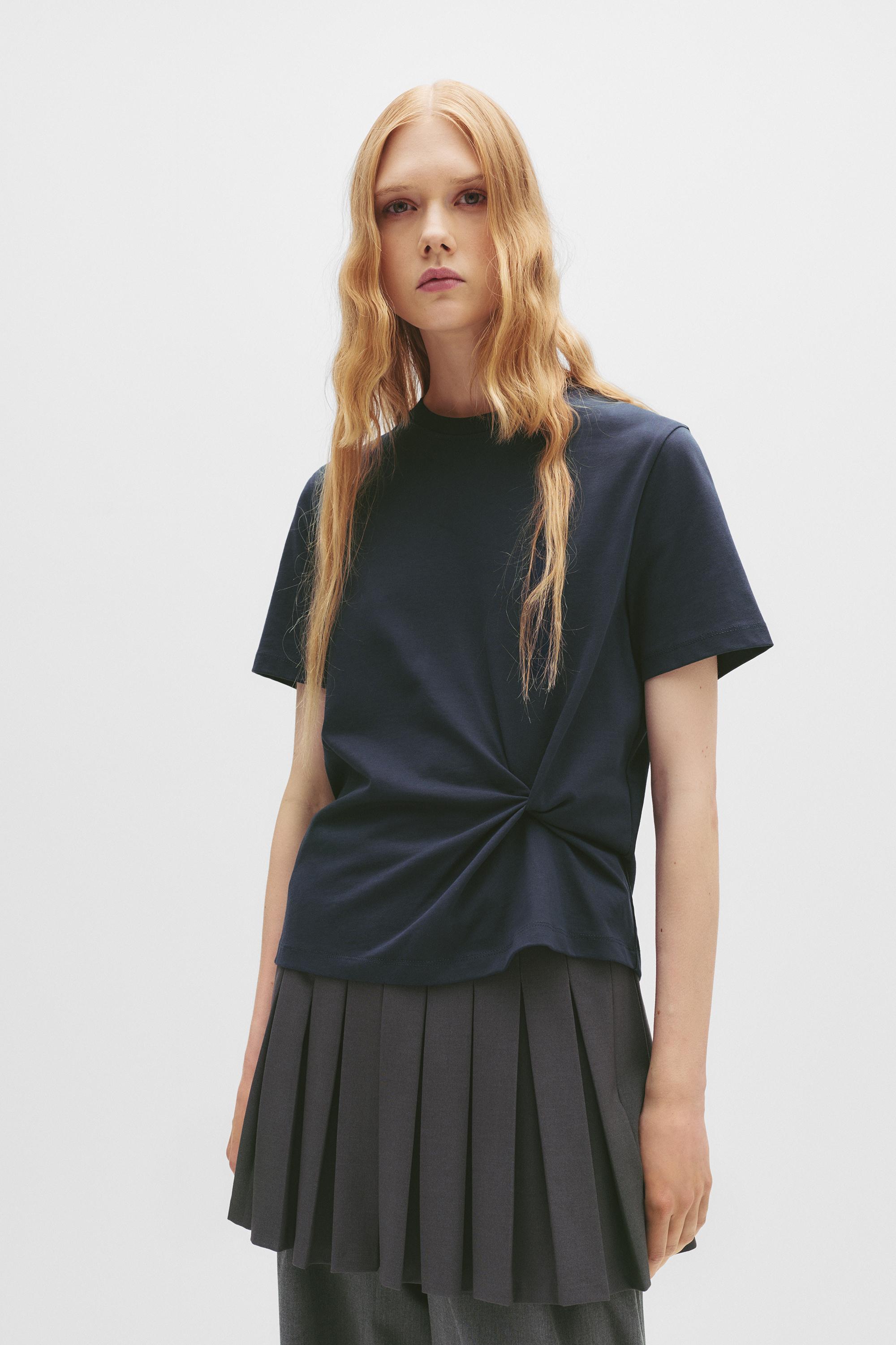 T-Shirt Mit Taillenknoten