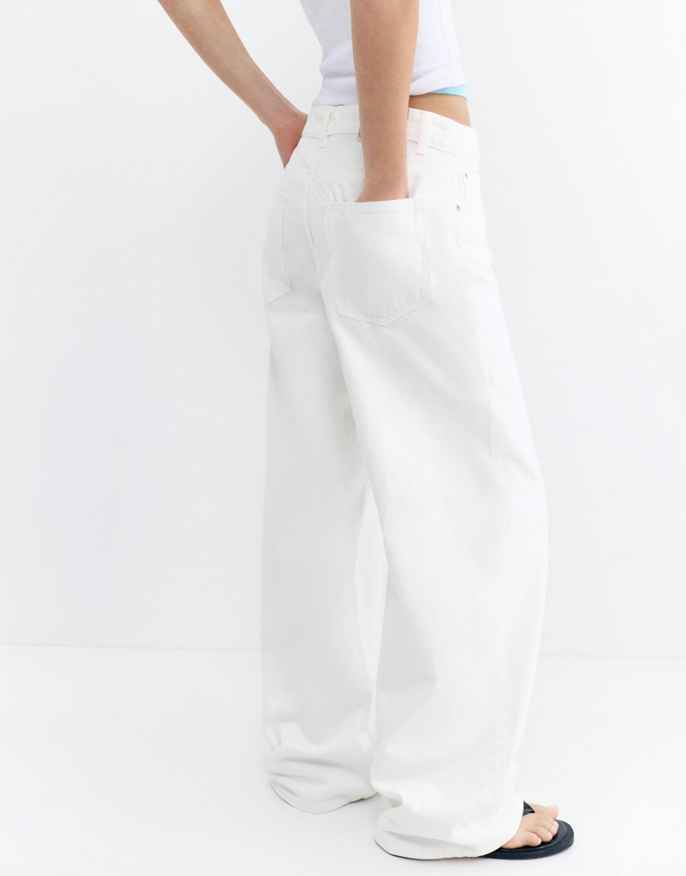 Mid-waist baggy jeans