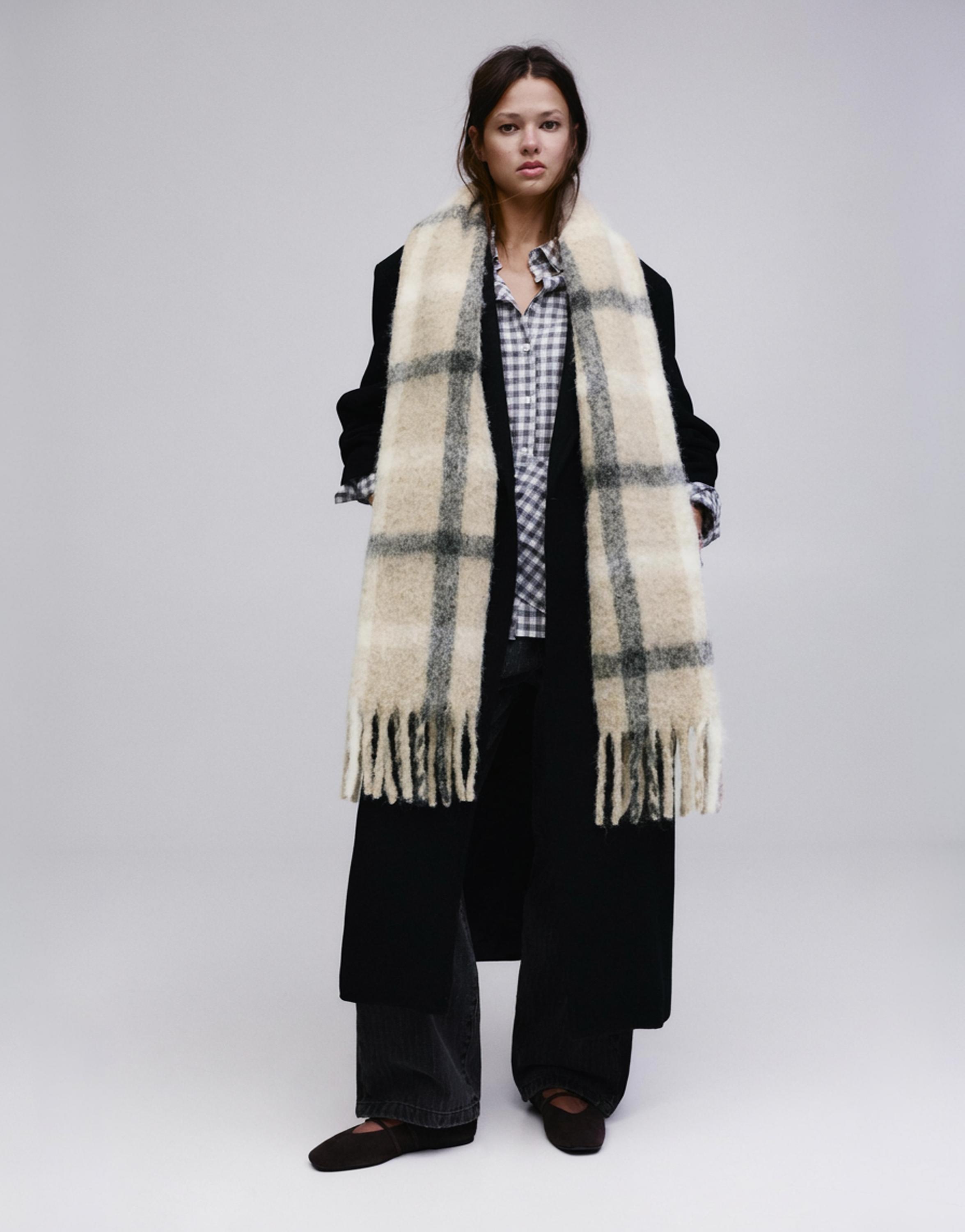 Soft touch check scarf — Black