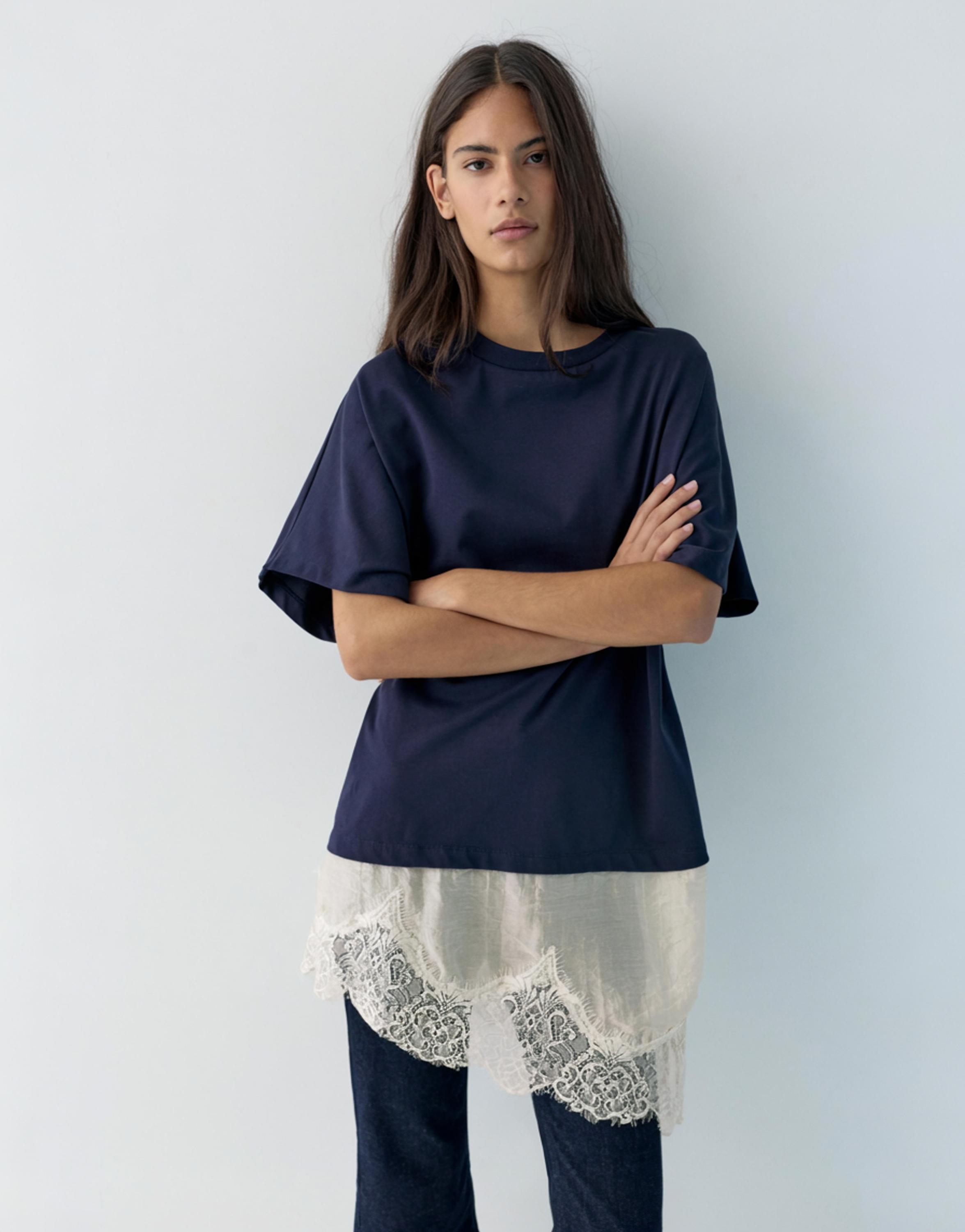 Contrast T-shirt with lace hem — Navy