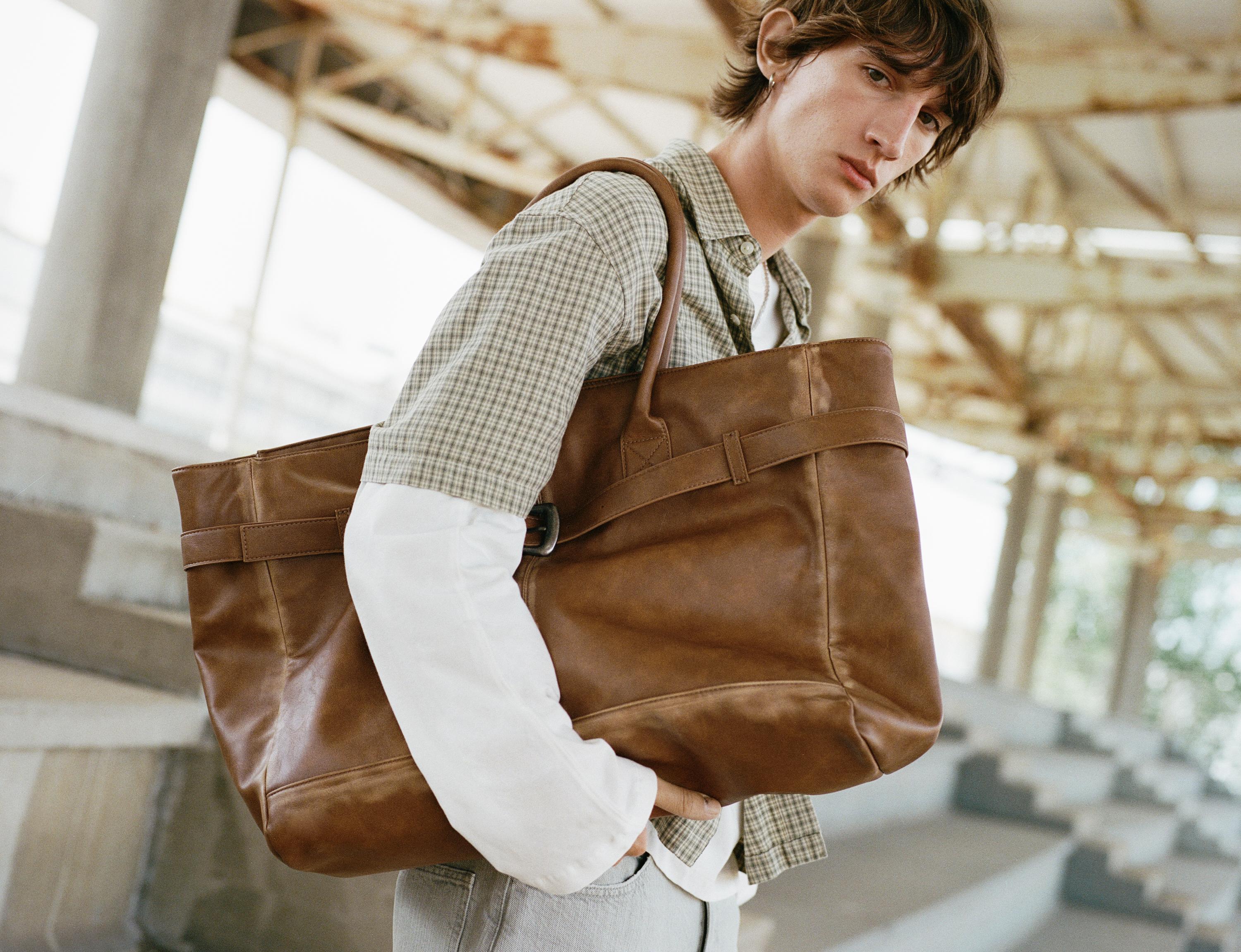 Distressed effect buckle tote bag — Brown