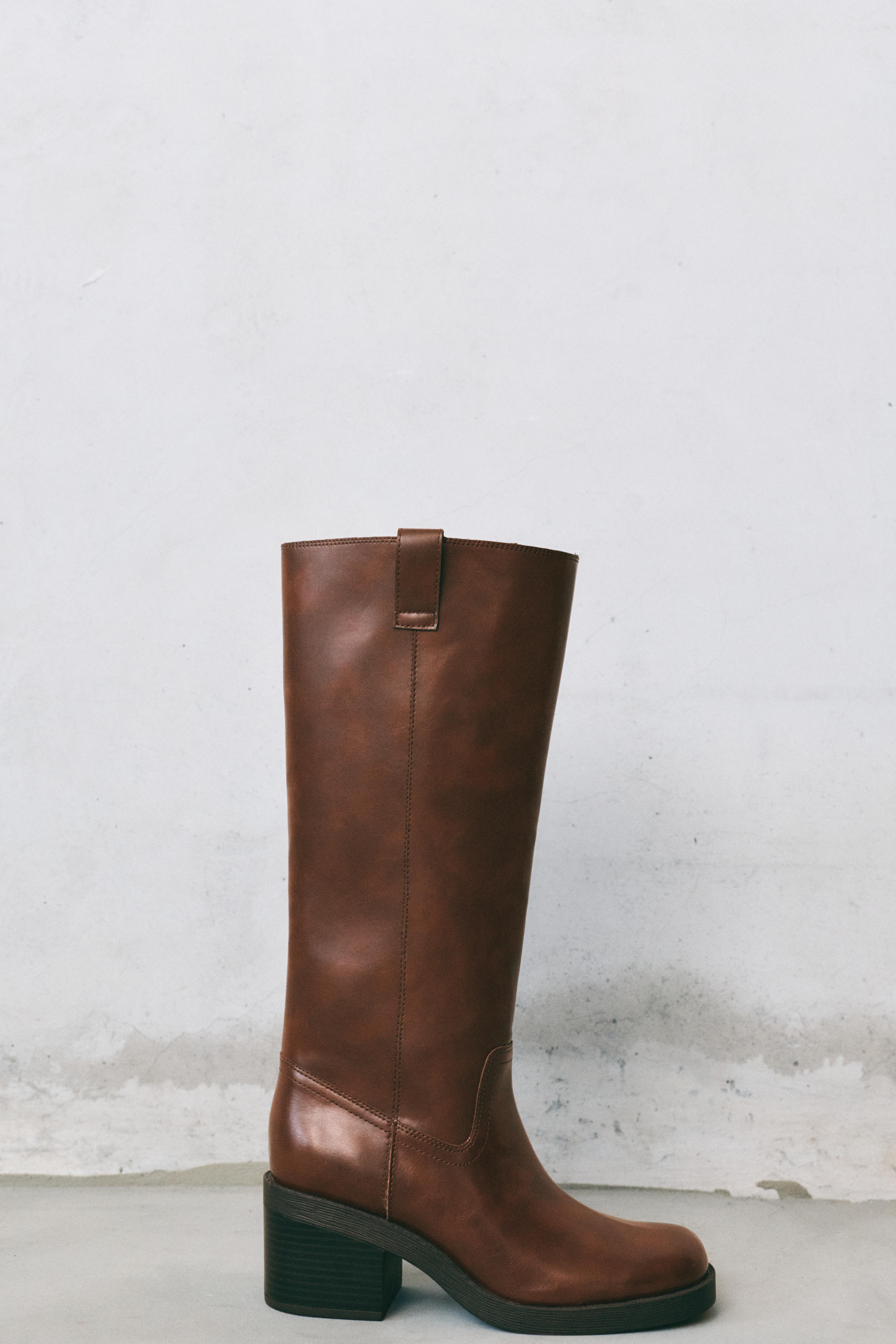 High-heel boots — Brown