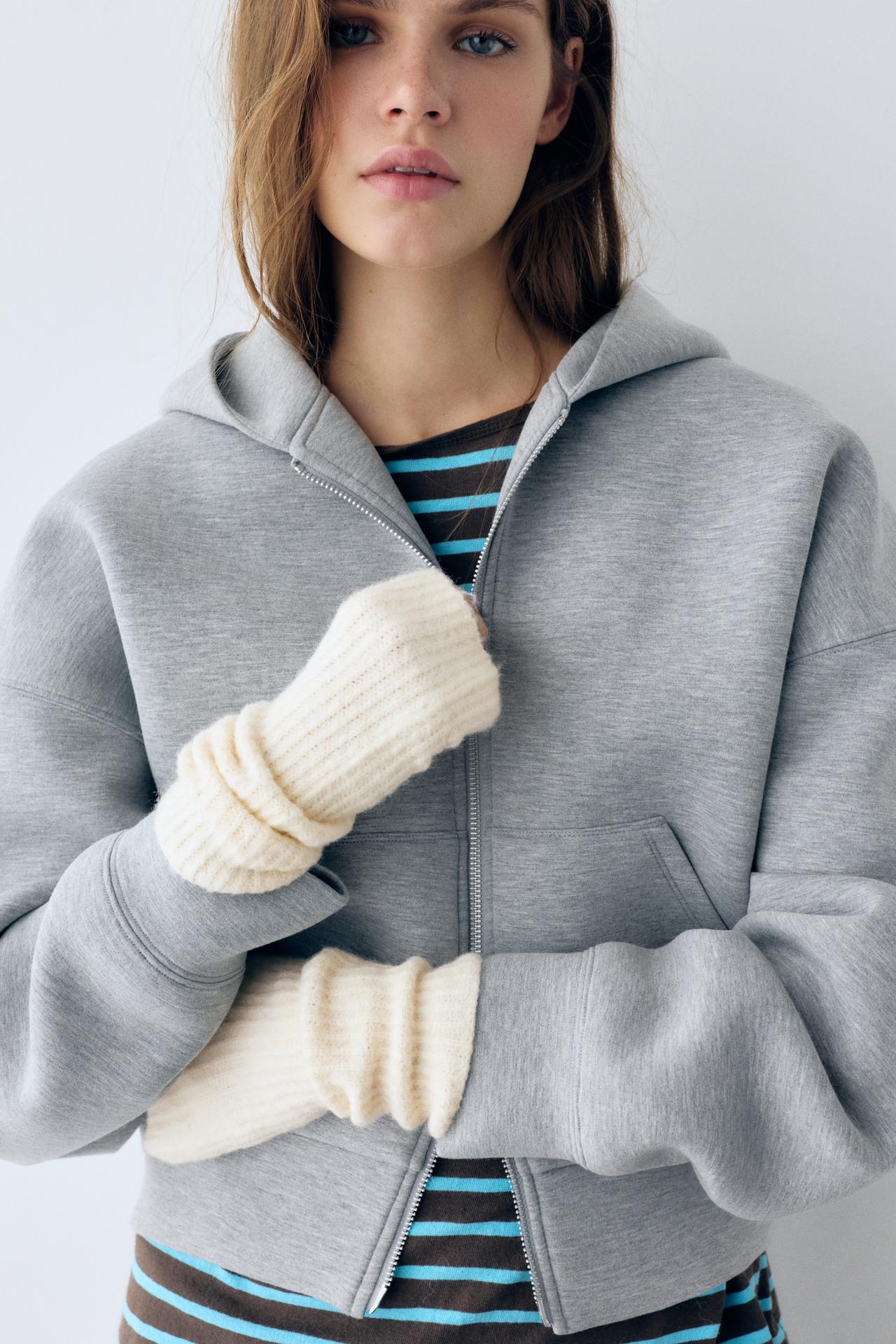 Ribbed knit mittens — Ecru