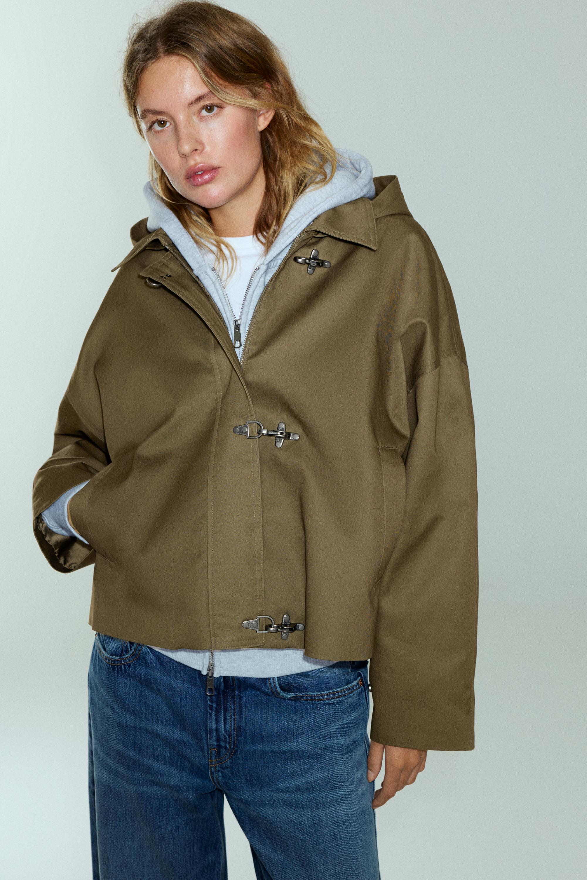 Pull&Bear Süslü düğmeli kısa su geçirmez trençkot görsel 2