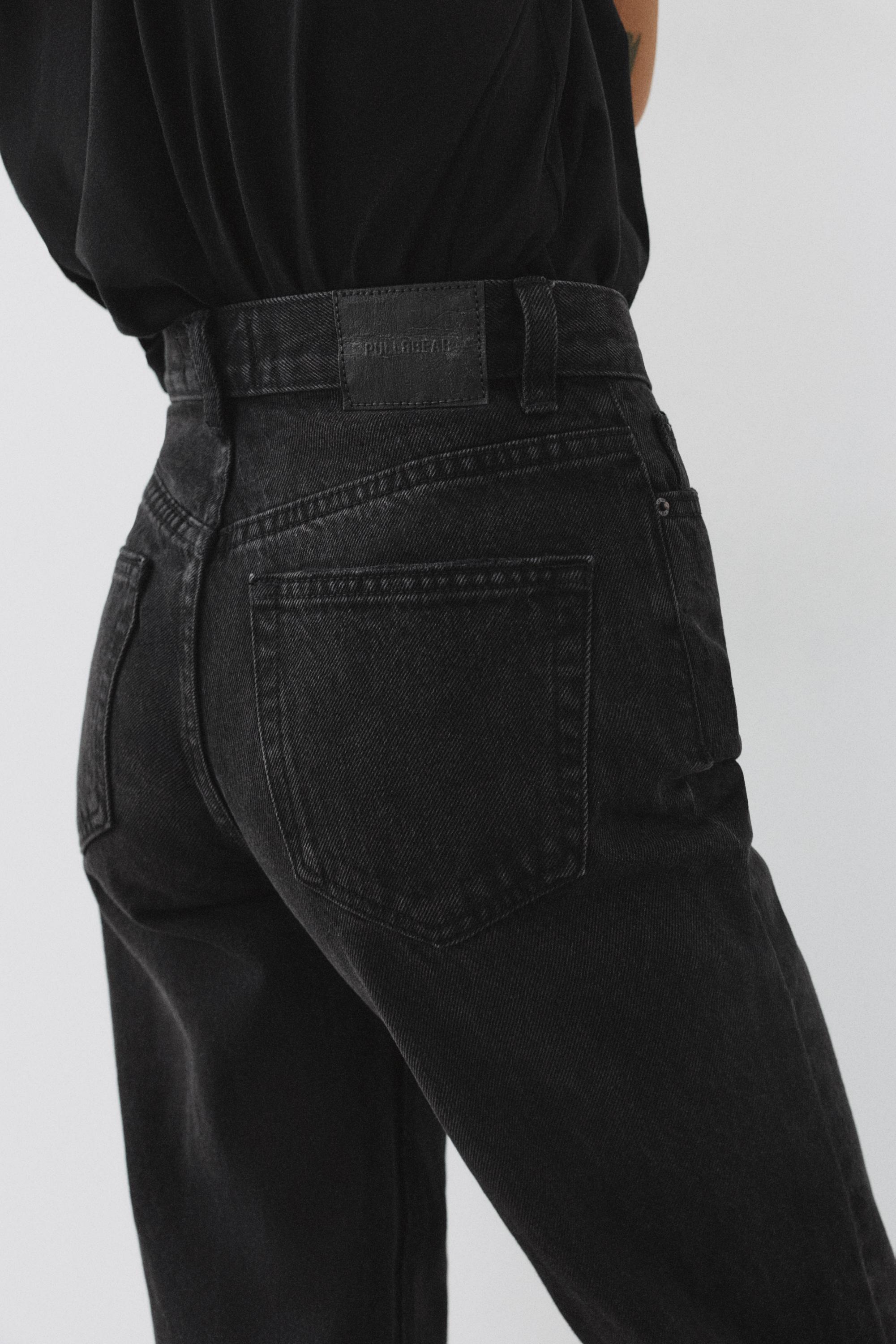 High-waist mom jeans — Black