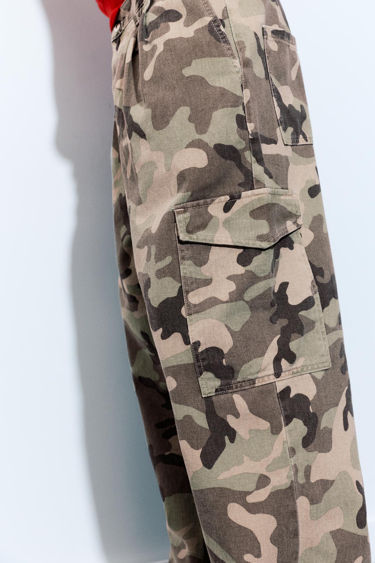 Printed cargo trousers — Khaki