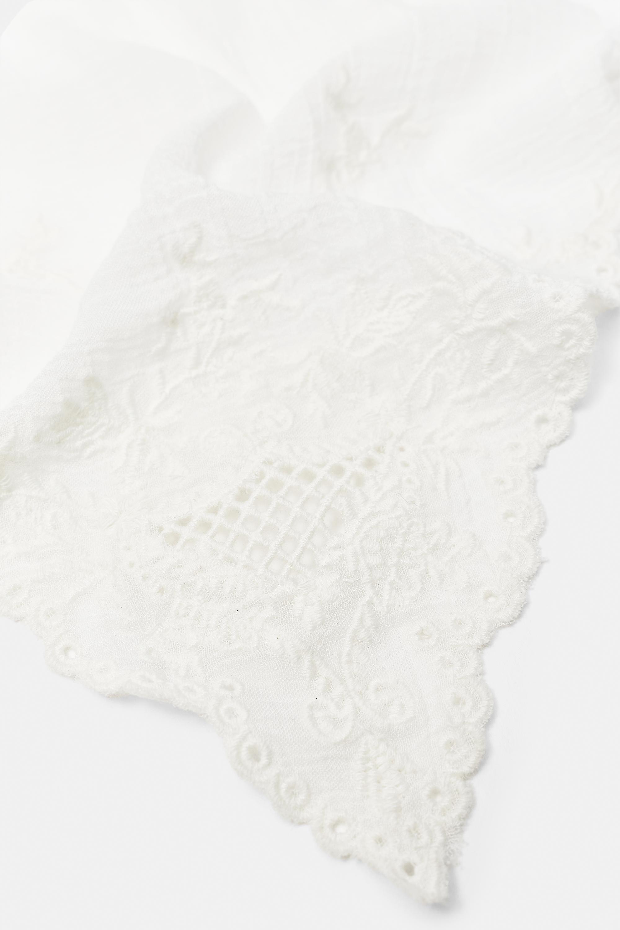 Embroidered neckerchief — White